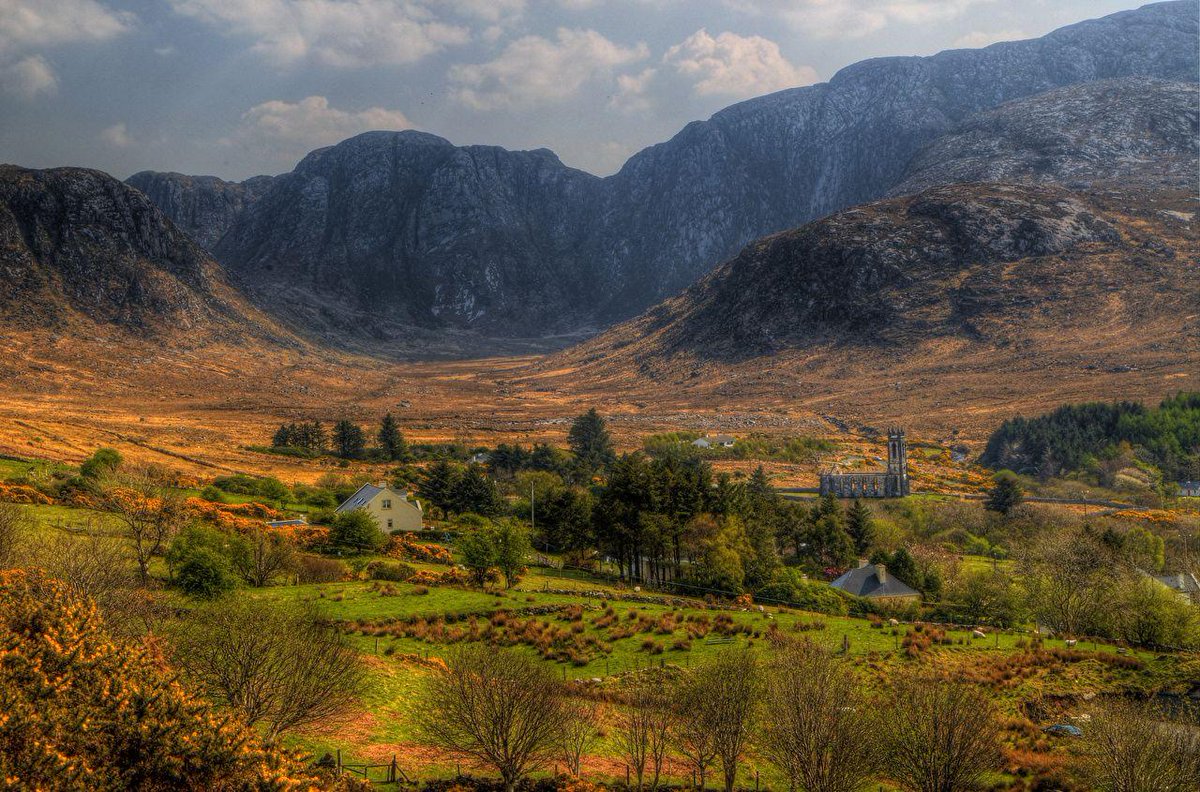 RTESunMisc's tweet photo. In terms of attractive accents, it seems the north west is where it's at. Recently, Donegal-dwelling Denise Blake explained how outsiders can decipher the unique local idoms. Hear it at any time on our website or on RTÉ Listen @RTERadio1 @visit_donegal @govisitdonegal https://t.co/Iy3EEikSoY