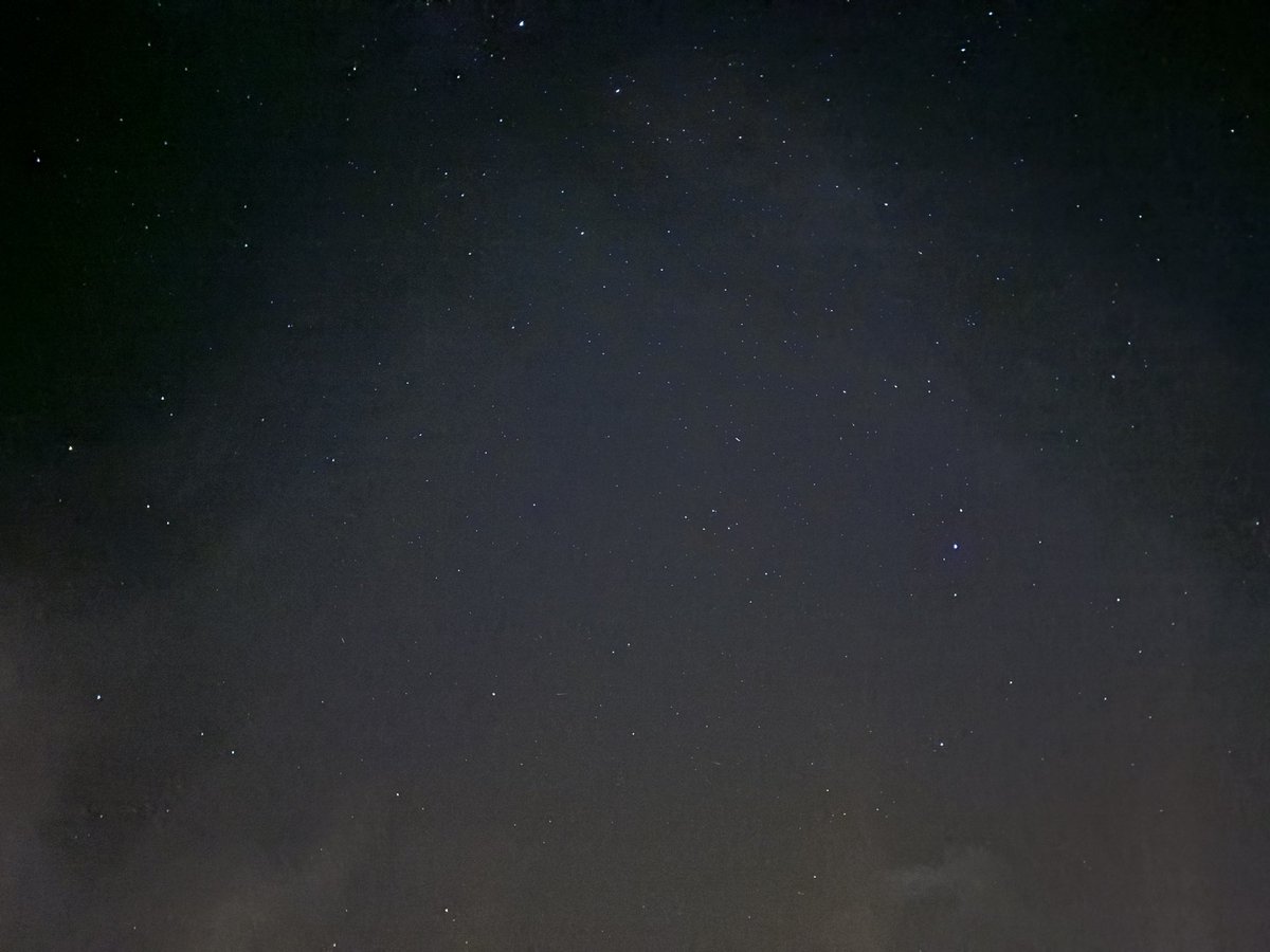 Faporgra627's tweet photo. 地獄谷見に行ったらなんと湯けむりと一緒に星空が綺麗に見えた✨️
そしてナイトモードにしたカメラで撮ったらこんなに綺麗に星が写った😆😆 https://t.co/OEvXN4ei8K