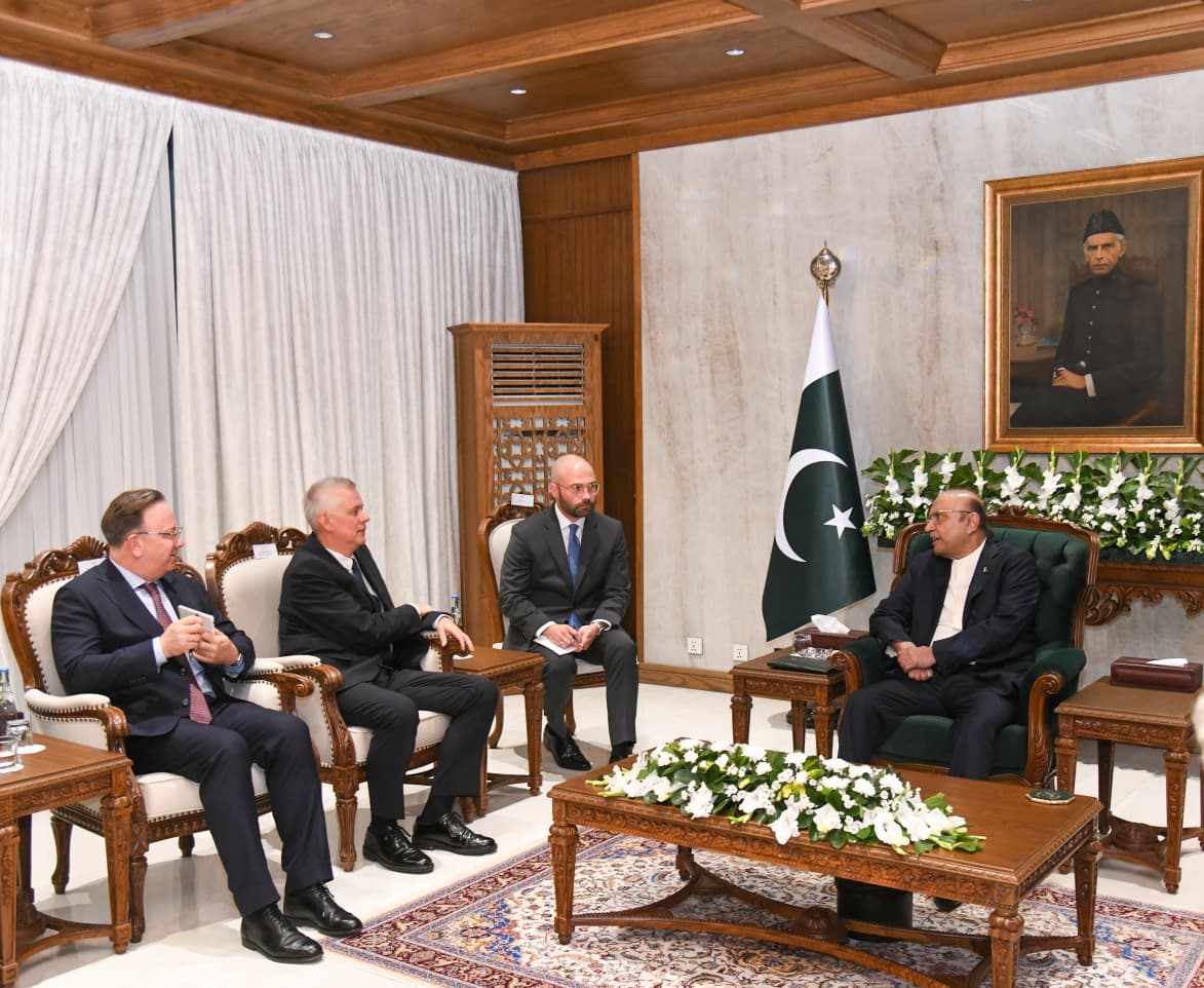 MediaCellPPP's tweet photo. President @AAliZardari in a meeting with Tomasz Siemoniak, Minister, Member of the Council of Ministers and Coordinator of Special Services of the Republic of Poland, at Aiwan-e-Sadr. https://t.co/FtUfYEHfcx