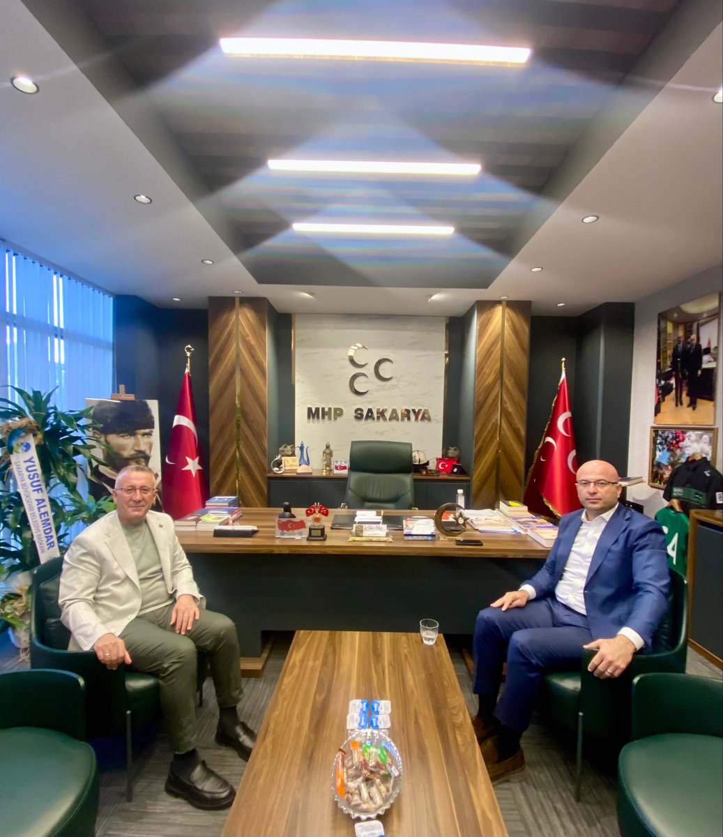 ISIKSUMUTLU's tweet photo. Geçtiğimiz günlerde gerçekleştirilen kongrede yeniden İl Başkanlığı görevine seçilen MHP Sakarya İl Başkanı Oğuz Alkaş’ı makamında ziyaret ettim.

Oğuz Alkaş’ı ve yönetimini tebrik ediyor, yeni dönemin hayırlı olmasını temenni ediyorum. Nazik misafirperverlikleri için teşekkür ediyor, başarılı çalışmalarının devamını diliyorum.