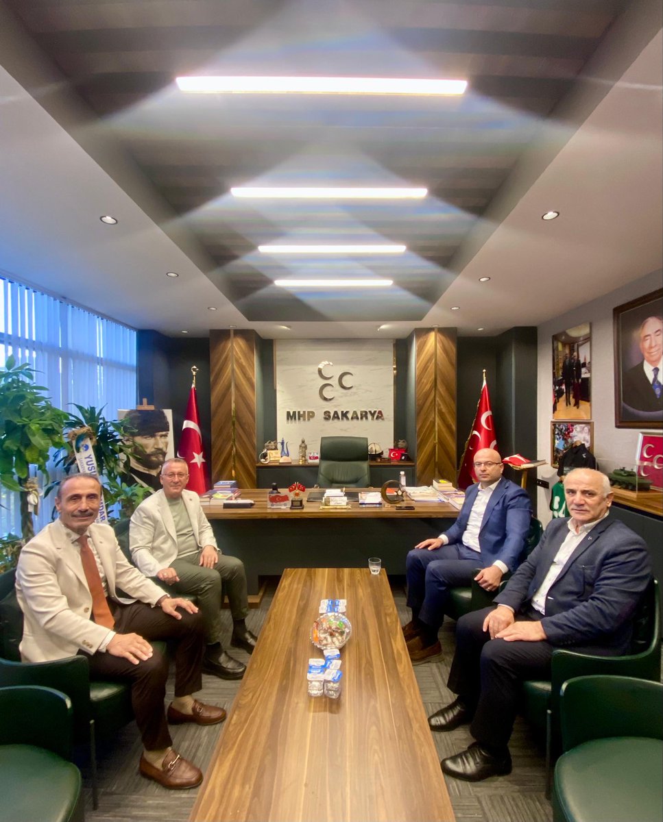 ISIKSUMUTLU's tweet photo. Geçtiğimiz günlerde gerçekleştirilen kongrede yeniden İl Başkanlığı görevine seçilen MHP Sakarya İl Başkanı Oğuz Alkaş’ı makamında ziyaret ettim.

Oğuz Alkaş’ı ve yönetimini tebrik ediyor, yeni dönemin hayırlı olmasını temenni ediyorum. Nazik misafirperverlikleri için teşekkür ediyor, başarılı çalışmalarının devamını diliyorum.