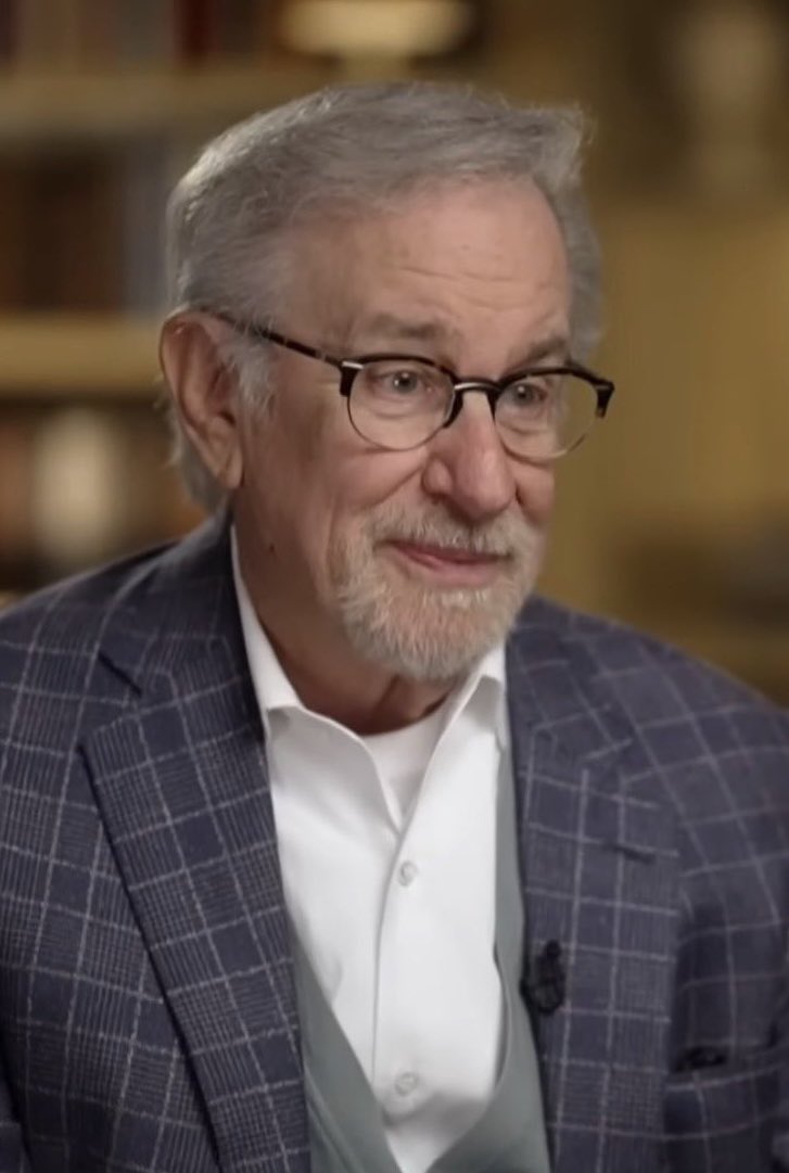 DiscussingFilm's tweet photo. Steven Spielberg will be the primary creative producer for the next ‘TRANSFORMERS’ movie.

• Spielberg held a similar creative role for the first two ‘Transformers’ films

• Michael Bay is in talks to direct

(Source: Deadline) https://t.co/XyjAdne06k