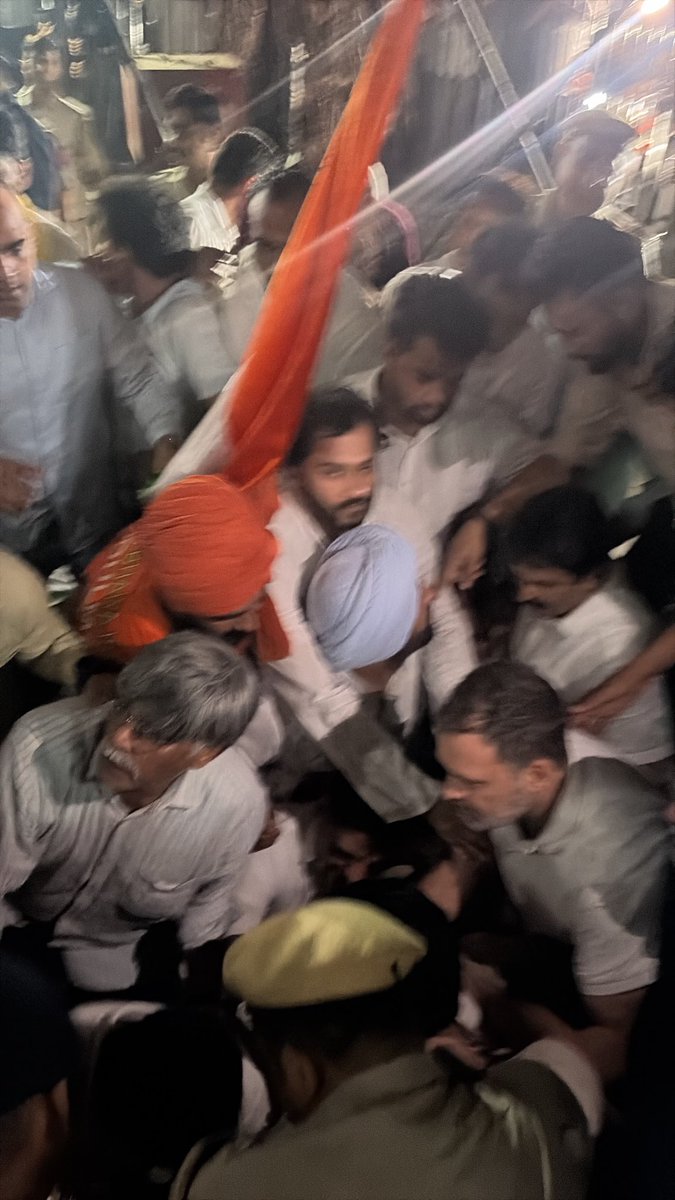 ppbajpai's tweet photo. हुकूमत की हनक का नज़ारा… https://t.co/CgCTpgqWfz