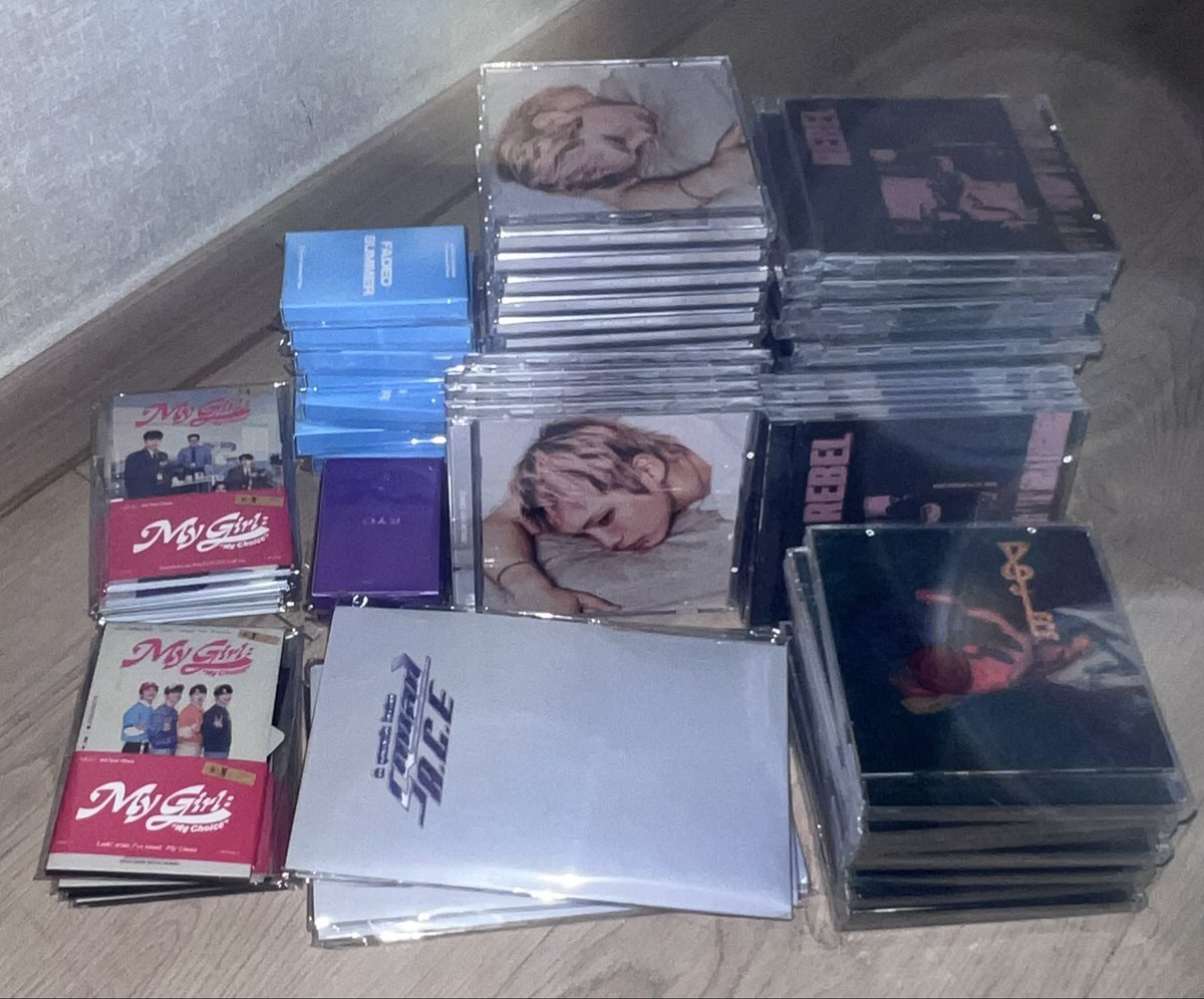 Lora1neL's tweet photo. Everything is sealed (except Champagne Poppin, Faded Summer, Love Method, SG inserts only) and FREE if picked up in Suwon. DM or comment if interested. #freekpopalbums #ACE #ParkJunhee #KangYuchan #LeeJiham https://t.co/w4Uk8C3GNx