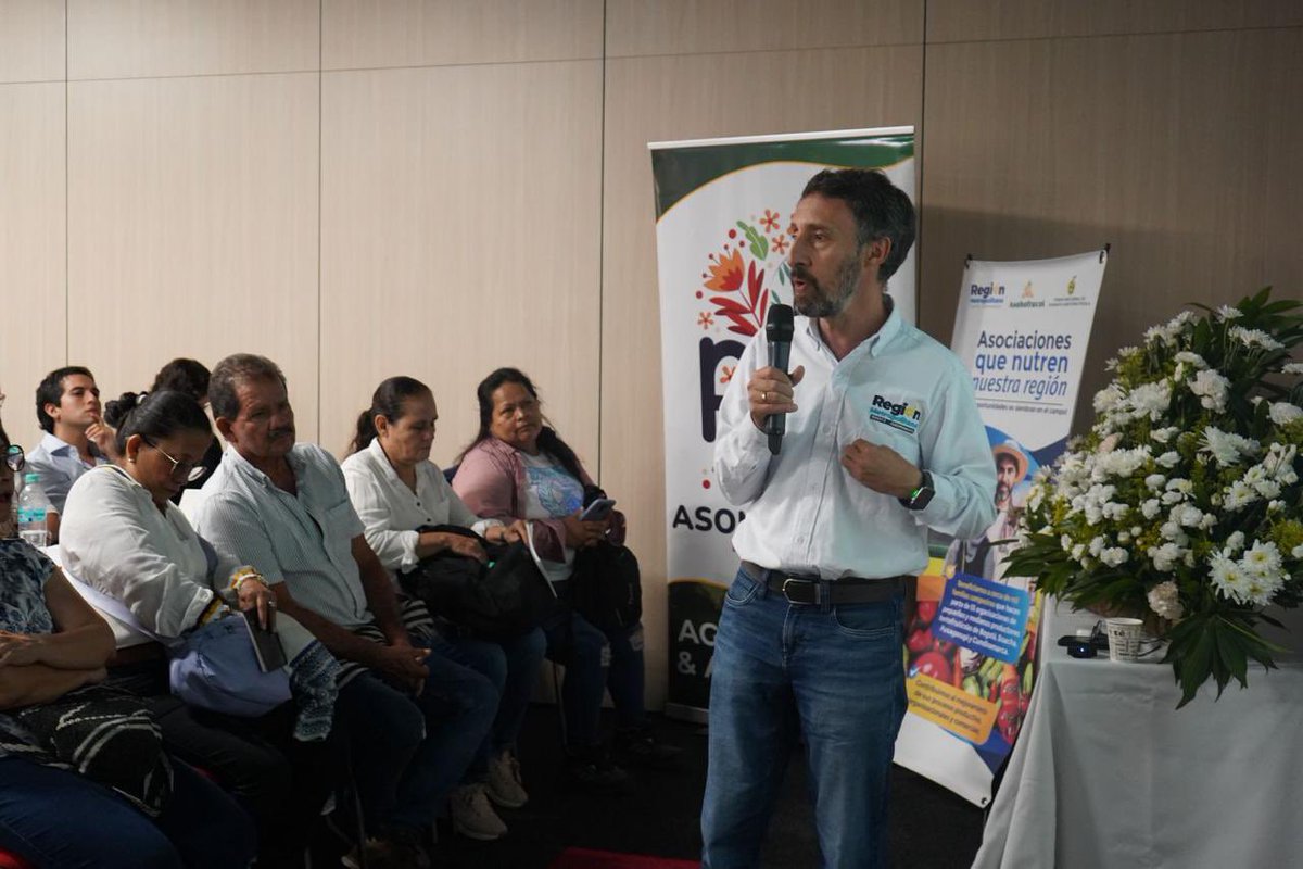 LuisLota_'s tweet photo. Hoy, desde Fusagasugá, seguimos escuchando a la ciudadanía para construir, de manera conjunta, la visión del futuro que merecemos.

A través del #PLANEO, recogemos las propuestas de quienes conocen y viven el territorio, para avanzar hacia una región con mayores oportunidades. https://t.co/zyxjqvsHTA