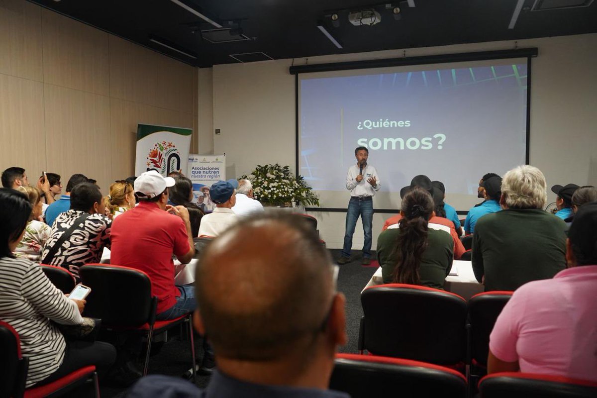 LuisLota_'s tweet photo. Hoy, desde Fusagasugá, seguimos escuchando a la ciudadanía para construir, de manera conjunta, la visión del futuro que merecemos.

A través del #PLANEO, recogemos las propuestas de quienes conocen y viven el territorio, para avanzar hacia una región con mayores oportunidades. https://t.co/zyxjqvsHTA