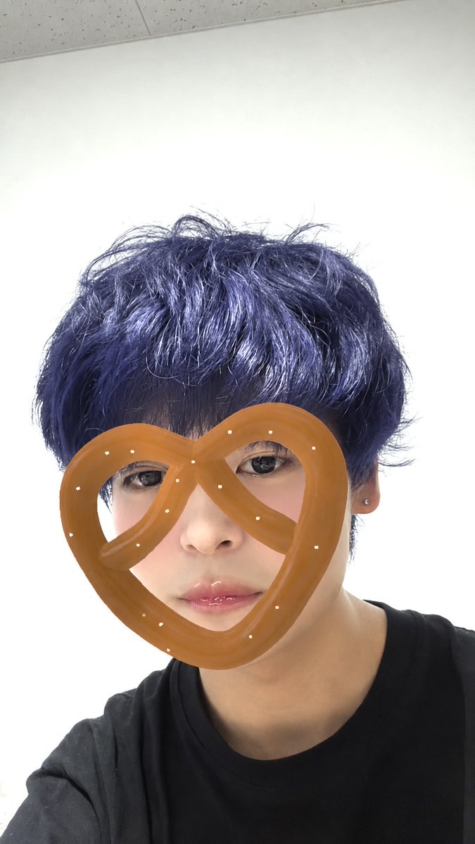 kokin_sub's tweet photo. こん時の髪色に戻りたい https://t.co/EHVzTkuDxz