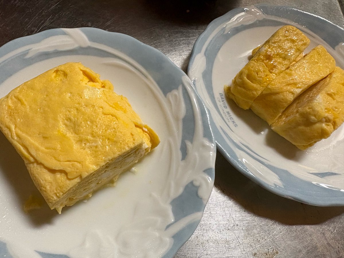 303okn's tweet photo. 皿のチョイス間違えたけど
だし巻きめっちゃ上手くできた！
炊き込みご飯も半分くらい具材ってくらいモリモリに入れたら全然炊けない→お焦げが出来て美味しかった https://t.co/ZS7wmhYx5H