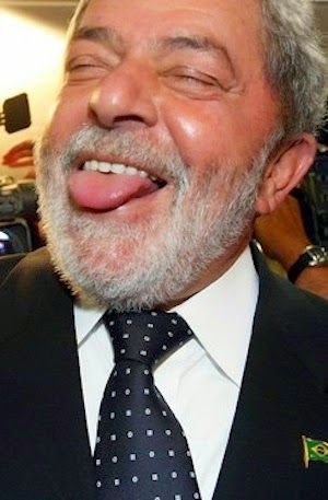 SorayadaSimone's tweet photo. Gente, consegui virar o voto da mamãe e da minha tia pro Lula, falando q o Flávio ia abaixar o valor da aposentadoria https://t.co/oFIiysdgM3