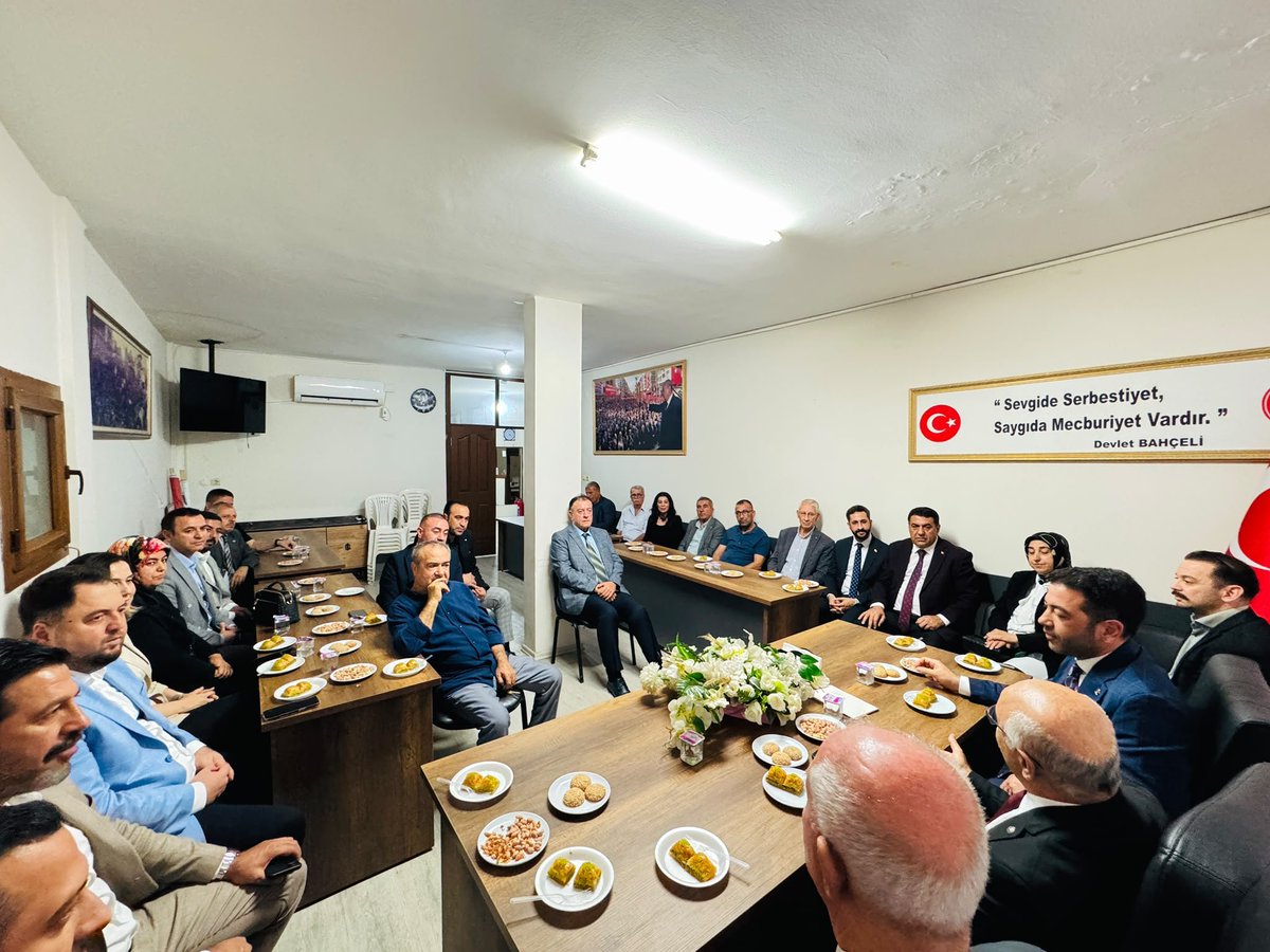 sadibinboga's tweet photo. 📍MHP Osmaniye İl Başkanlığı 

Milliyetçi Hareket Partisi Osmaniye İl Başkanlığı’nın kongresi sonrası, MHP Osmaniye İl Başkanı Sn. Yusuf Çomu’yu İl Kadın Kolları Baskanımız Sultan Okur, İl Gençlik Kolları Başkanımız Veli Demirci ve teşkilat mensuplarımızla birlikte ziyaret ederek hayırlı olsun dileklerimizi ilettik.

Cumhur İttifakı, ortak değerlerimiz, güçlü dayanışmamız ve Türkiye’nin geleceğine dair ortak irademizle yol yürüdüğümüz büyük bir birlikteliktir. Osmaniye’mizin huzuru, refahı ve geleceği için teşkilatlar arası istişare ve dayanışmamızı güçlendirmeye devam edeceğiz. Yeni dönemin Sn. Yusuf Çomu ve yönetimine hayırlı olmasını diliyor, çalışmalarında başarılar temenni ediyoruz.
@Akparti 
@RTErdogan 
@acarfaruka