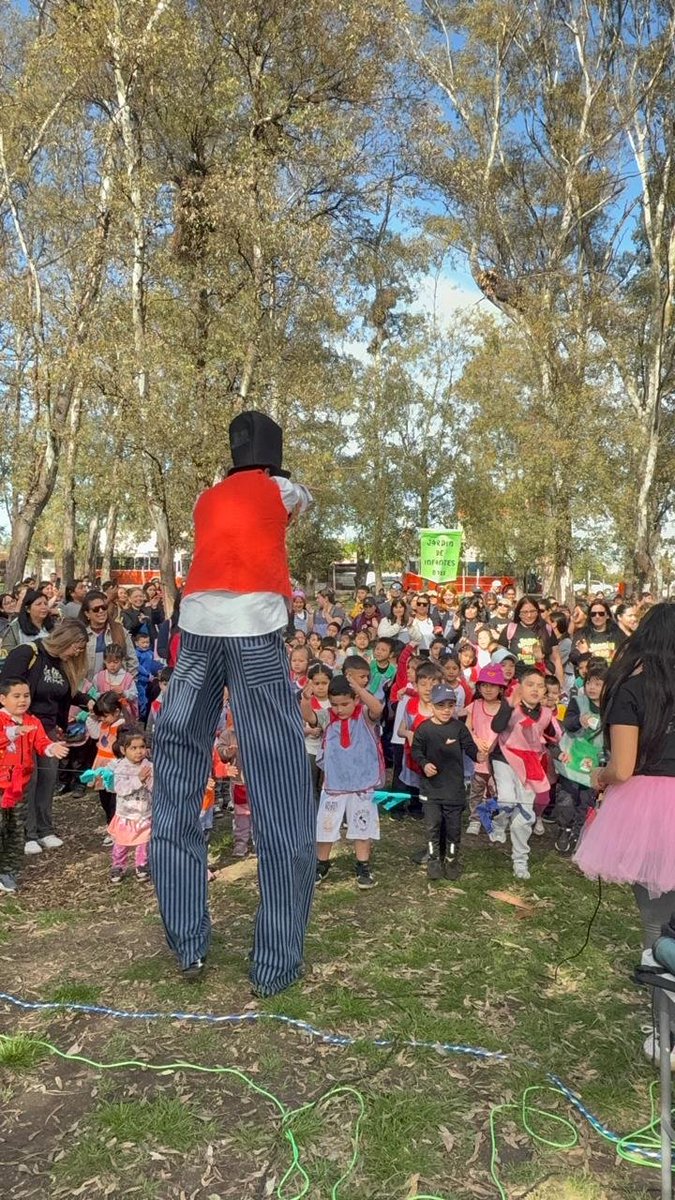 Leot14's tweet photo. CEFI 2026 — Lomas de Zamora
👉🏻La Educación Física también se construye desde el juego, el encuentro y la igualdad de oportunidades.
En 📍Lomas de Zamora participamos del encuentro lúdico-recreativo CEFI 2026, con todos los jardines del distrito, organizado por los Centros de Educación Física junto a profesores y profesoras.
Seguimos defendiendo la Educación Pública en la PBA💙 y @MunicipioLdeZ con Más Estado Presente que garantice derechos y amplíe oportunidades a nuestr@s estudiantes.
@Kicillofok @fotermin
@flaviaterigi