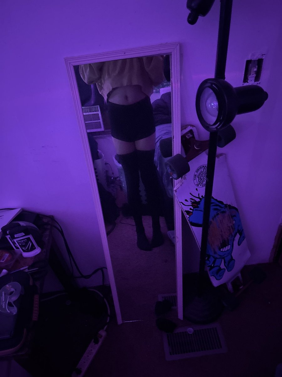 Izyisprvy's tweet photo. Dm meee I’m boredddddd https://t.co/N4bcQU4qr5