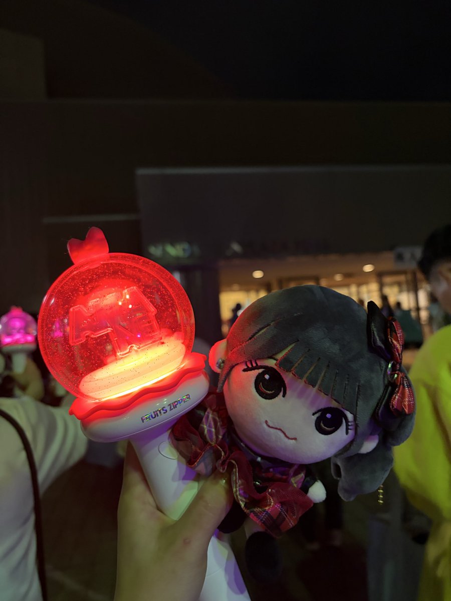 fz_amn_1026's tweet photo. 4ヶ月ぶりのふるっぱー
最初で最後のホルツ現場だけどこんな近くで拝めるなんて🥹
幸せ空間にいれて100歳まで元気に生きれそうです！！！
宮城きてくれてありがとう👼🏻
天音ちゃん大好きだよーー！！！❤️‍🔥

#FRUITSZIPPER
#ふるっぱーと全国ツアー2026 https://t.co/e0v8ALSjTV
