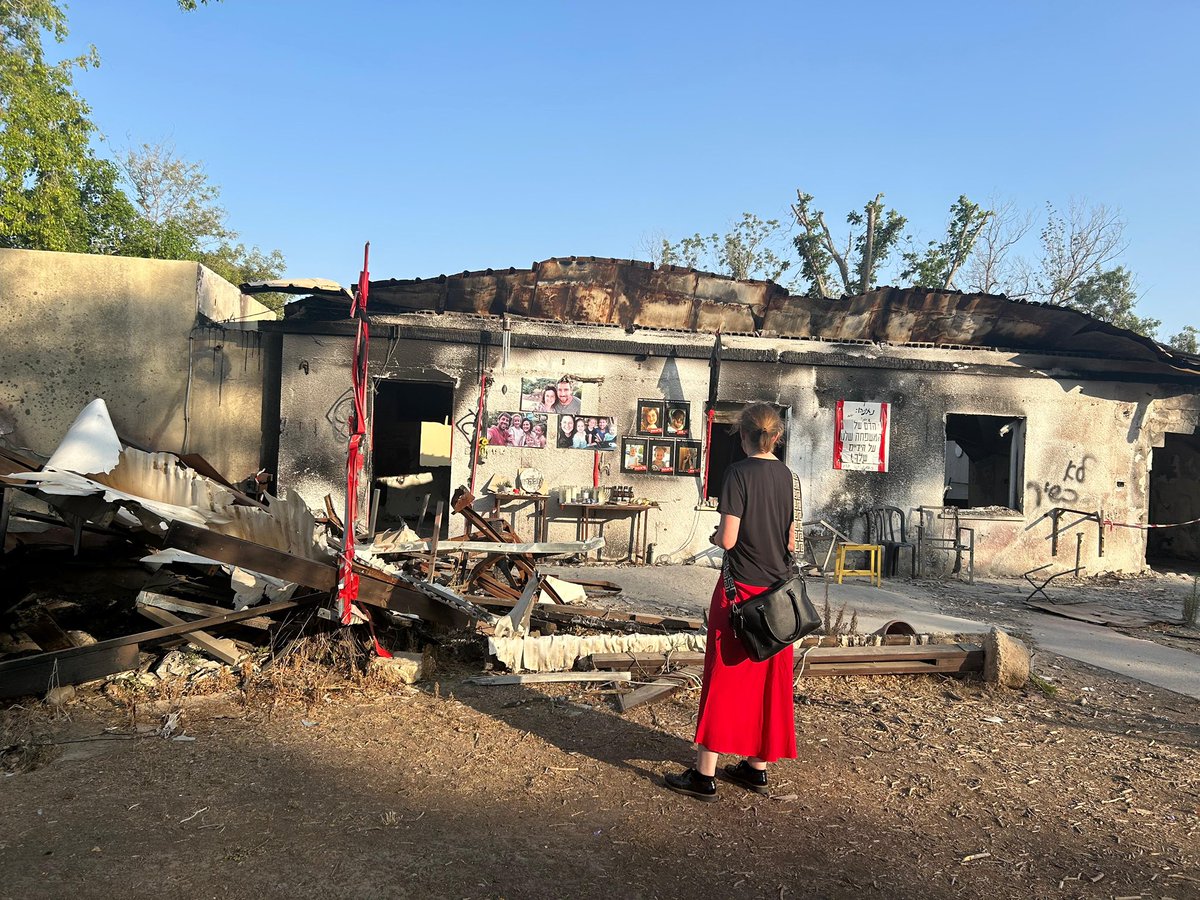 PreislerKa's tweet photo. Krieg in #Gaza gibt es, weil #Hamas, andere Terroristen und Zivilisten aus #Gaza am 7. Oktober #Israel überfielen. Sie vergewaltigten, folterten, verschleppten Menschen aus Israel und der Welt. 
Antisemiten nennen es Widerstand - sie lügen.  📸 @Alon_David_ 
#October7thMassacre https://t.co/UcfgNV0NdC