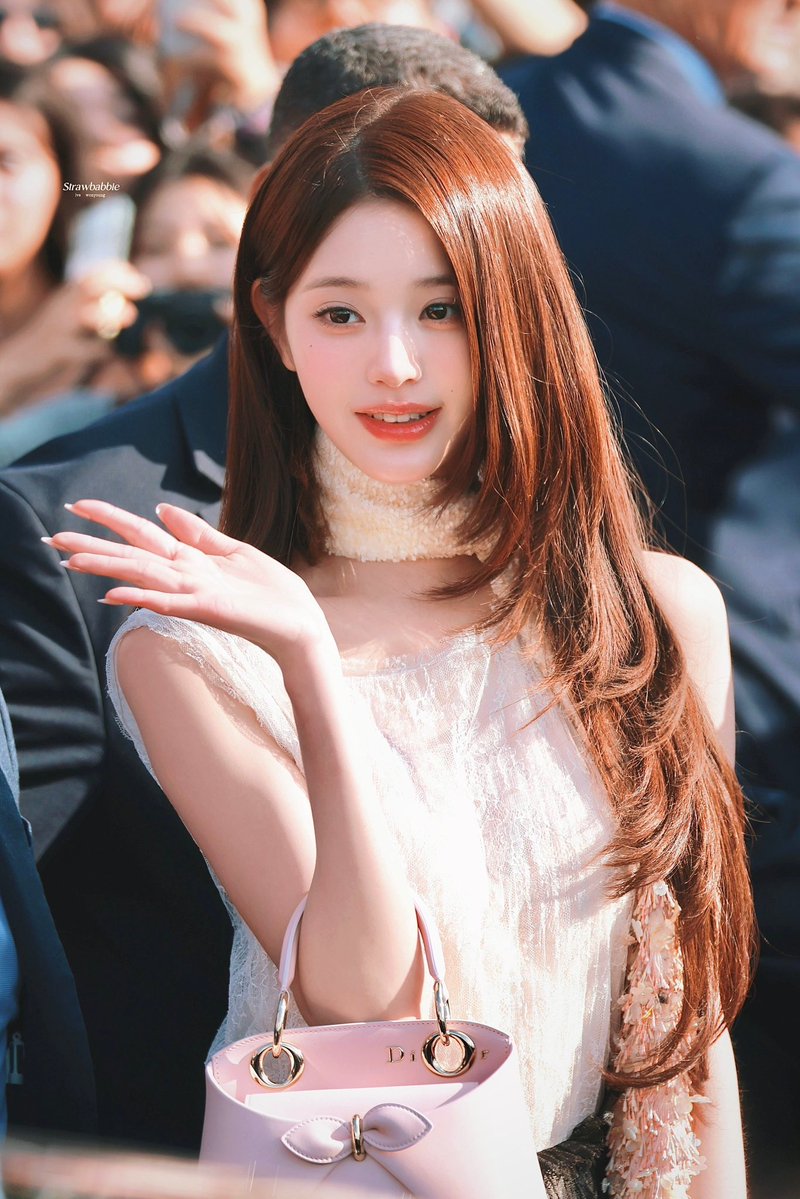 ivwy0831's tweet photo. Sitting at Dior Summer27 show, Wonyoung delivers such wonderful performance, she becomes the most eye-catching star of this fashion night.

#JANGWONYOUNG
#WONYOUNG
#WonyoungDiorSummer27
#DiorSummer27 @Dior https://t.co/ZGenaBAiEo
