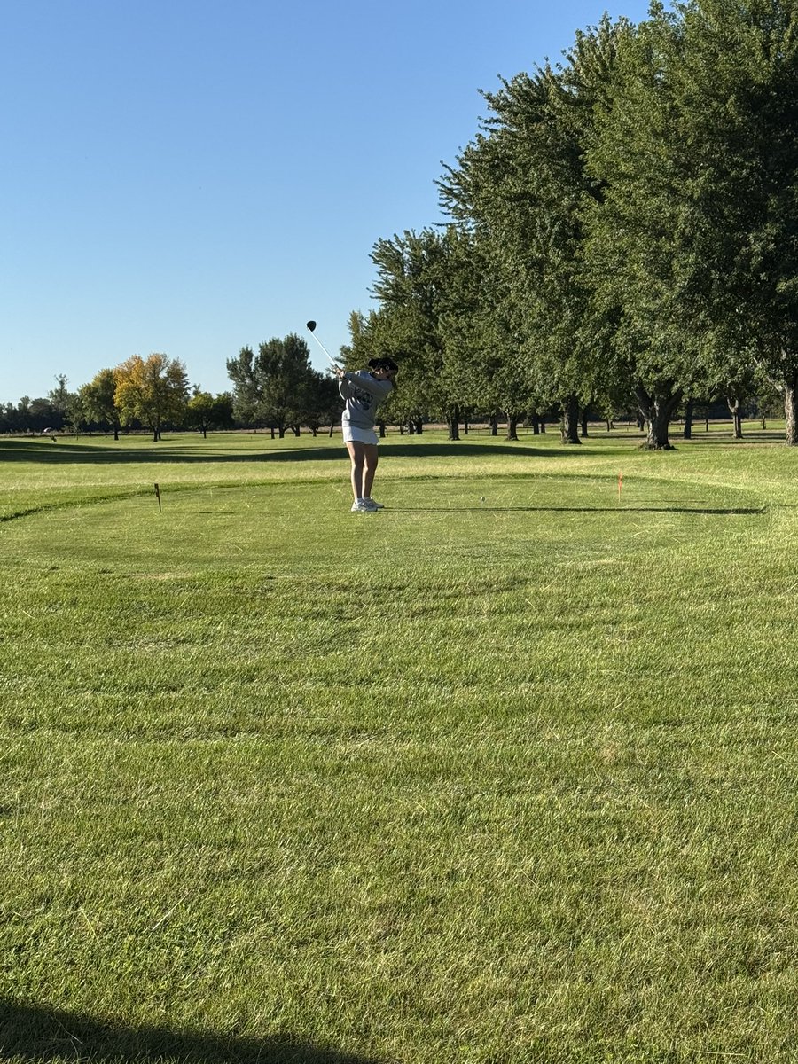 obryangirlsgolf's tweet photo. We are rolling at the A3 District tournament! #GOBEARS https://t.co/qXAfkG0nWM