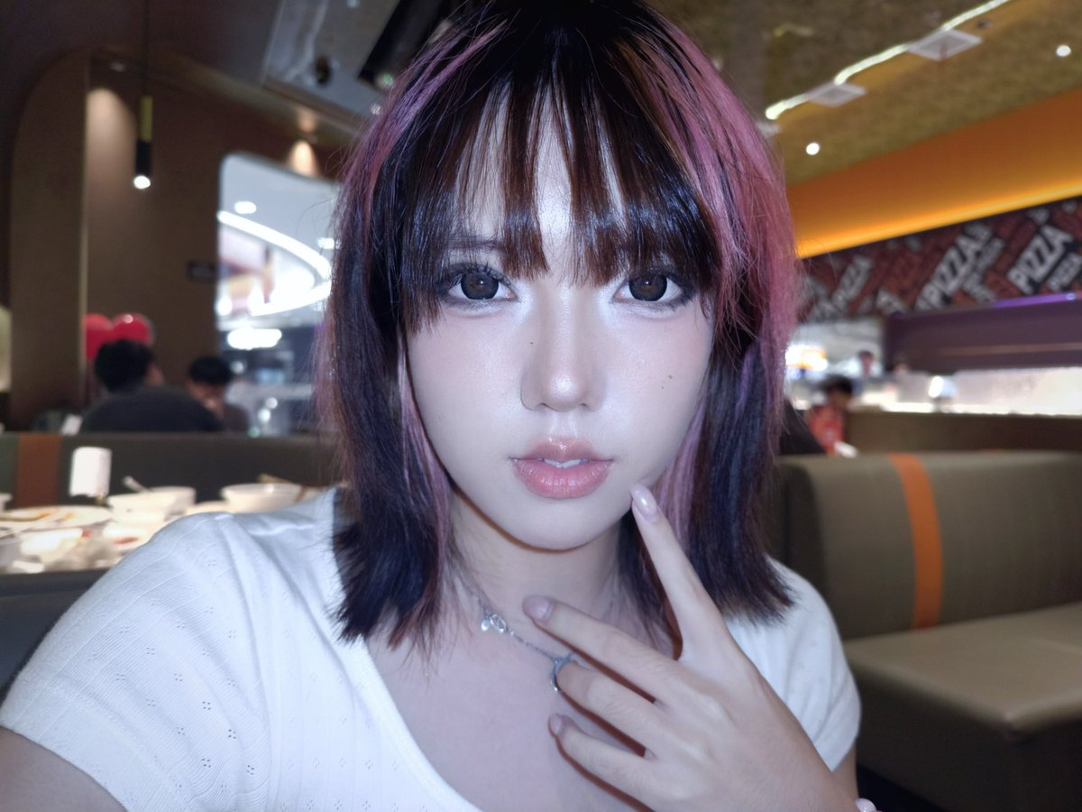 springrolllxq2's tweet photo. I want to meet some good foreign friends. Is anyone willing to chat with me?
I‘m a coer.I like Eom Seonghyeon. 
I want to meet good friends from every country.I am Chinese. https://t.co/8VnPA5cyp8