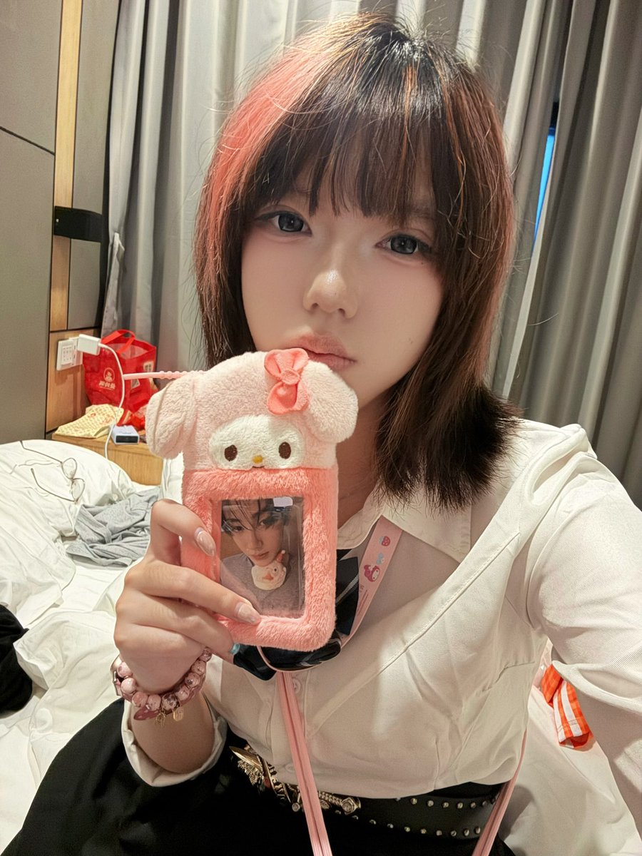 springrolllxq2's tweet photo. I want to meet some good foreign friends. Is anyone willing to chat with me?
I‘m a coer.I like Eom Seonghyeon. 
I want to meet good friends from every country.I am Chinese. https://t.co/8VnPA5cyp8