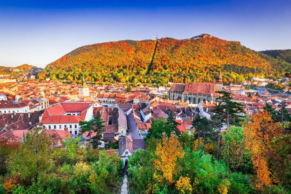 LaurenFairways's tweet photo. Europe hits different in October. 🍂✈️
Fewer crowds, cooler weather and stunning autumn colors make it a perfect time to explore.
Transylvania, Munich, Lisbon or London? 🍁
Where would you go first?
#Europe #Travel #AutumnTravel #TravelEurope https://t.co/SsK6SYfp6D