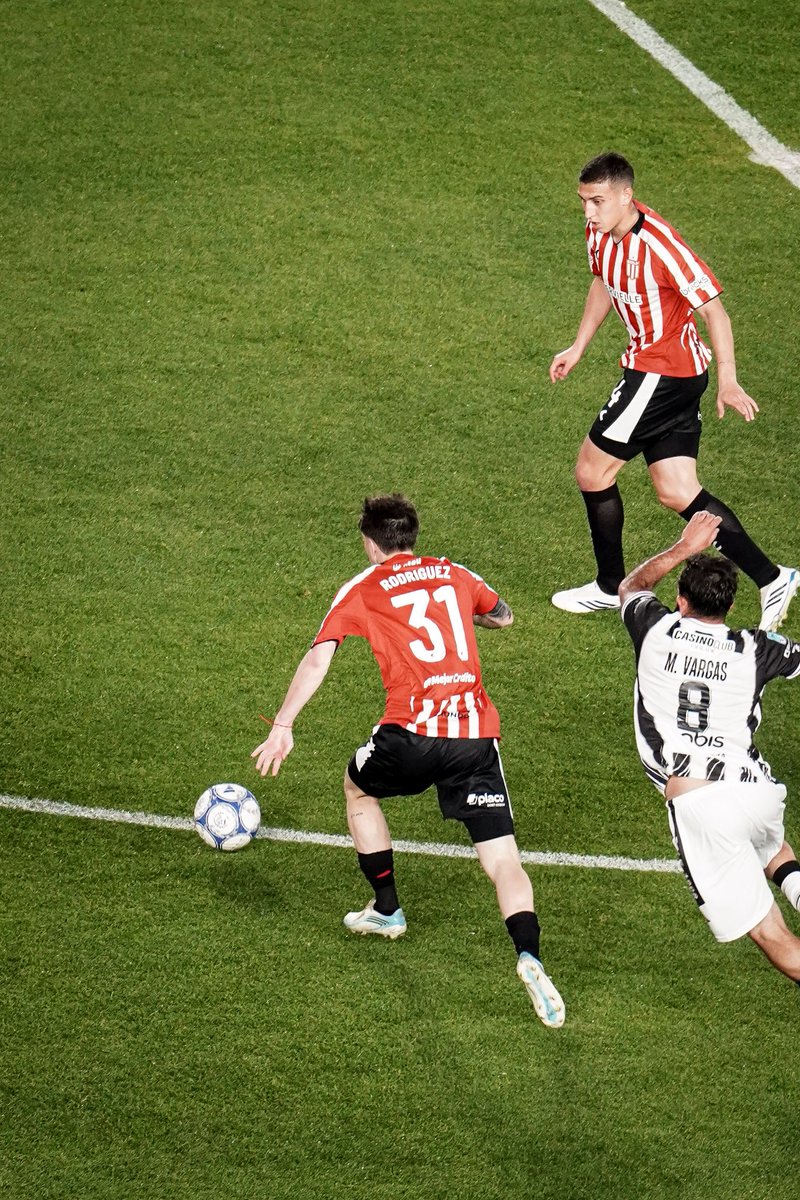 MatiasCaffe's tweet photo. #EDLP Gran acierto de la CD de Estudiantes la llegada de Baltasar Rodríguez, jugador que estaba marginado en #Racing y desde que llegó a Estudiantes no solo que jugó gran parte de los minutos sino que los hizo de buena manera. 23 años y de buen futuro, presente y futuro. https://t.co/7DRG1IlLEd
