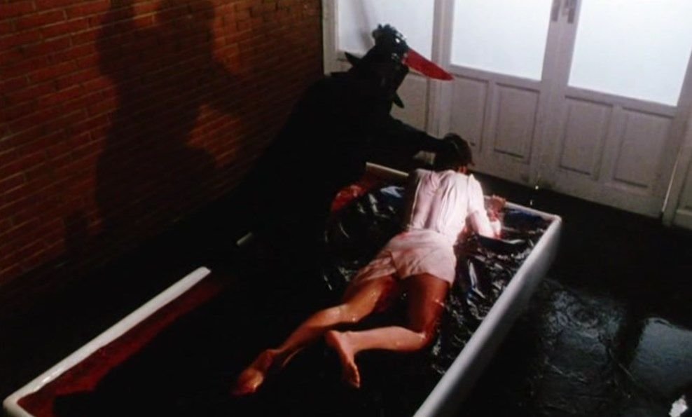 LuisBarriales's tweet photo. Adoro cada una de las escenas de asesinato de Mil Gritos Tiene La Noche. Es absolutamente fascinante la puesta en escena y el trabajo de efectos especiales y maquillaje en este icono del cine de terror español.
Un poco de slasher, un poco de giallo para ir colocando las piezas. https://t.co/PmZFsPV14T