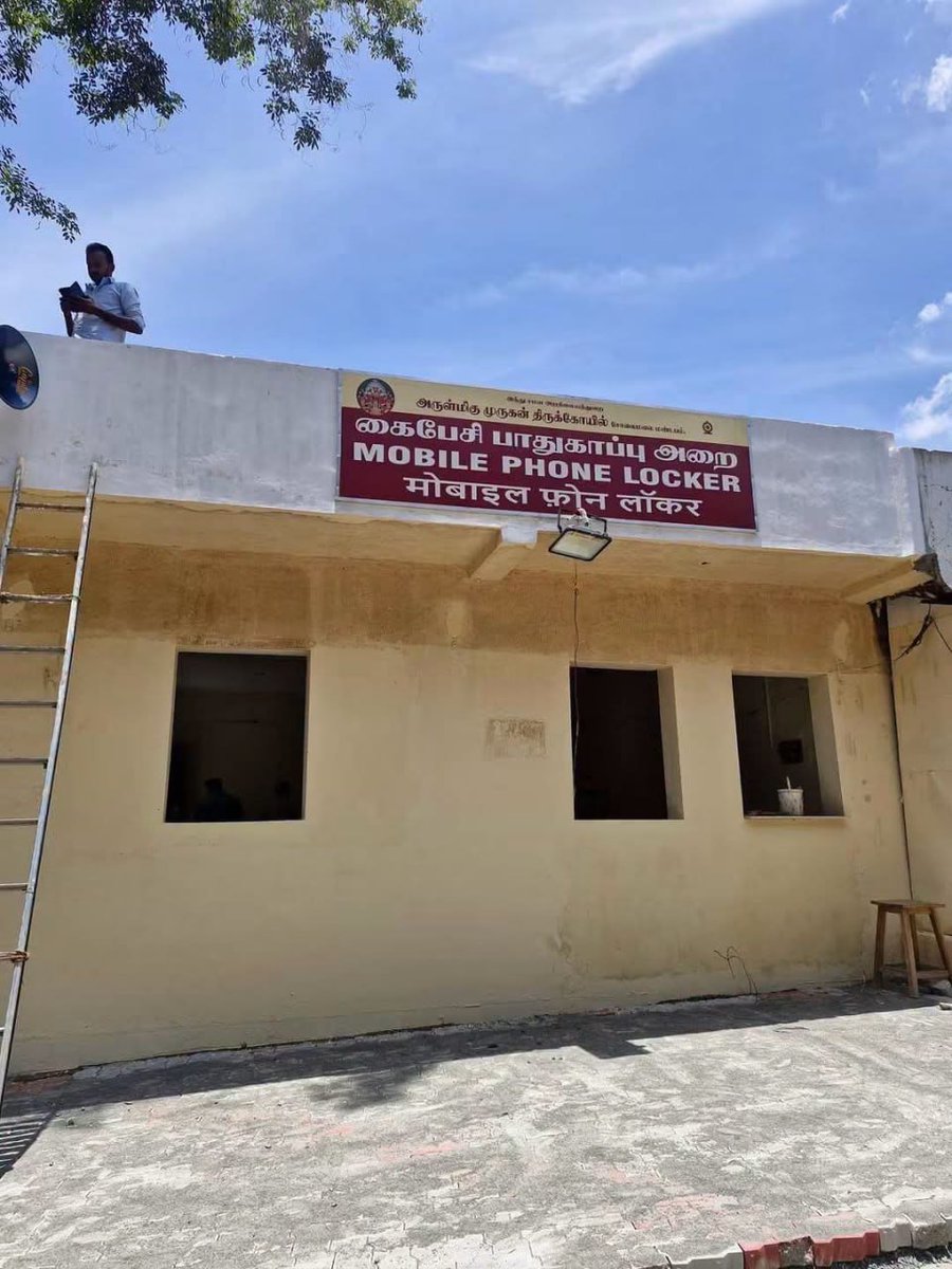 DMKITwing's tweet photo. தமிழ்நாடு வளர்ச்சிப் பாதையில் பின்னோக்கிப் போகும் வேளையில் - இந்தி திணிப்பில் மட்டும் ஒன்றிய அரசுடன் போட்டி போட்டுக்கொண்டு முன்னேறி வருகிறது டம்மி த.வெ.க அரசு.

தற்போது அறநிலையத்துறை - நெடுஞ்சாலைத்துறை - மருத்துவத்துறை என "எங்கும் இந்தி, எதிலும் இந்தியென” திணித்து வருகிறது..

சட்டப் பேரவையில் பாஜகவின் பெயரை சொன்னால் அவைக்குறிப்பில் இருந்து நீக்கம் - ராம் யாத்ரா - இந்தி திணிப்பு என தமிழ்நாட்டில் RSS - BJP ஆட்சியை நடத்திக் கொண்டிருக்கிறது இந்த த.வெ.க அரசு.

டம்மி முதலமைச்சர் தமிழ்நாட்டுக்கு துரோகம் செய்யாமல் தனது வேலையை மட்டும் ஒழுங்காக செய்யட்டும் - இல்லையெனில் டம்மி அரசுக்கும் அவர்களது கூட்டாளிகளுக்கும் தமிழ்நாடு மறக்க முடியாத பாடத்தை கற்பிக்கும்!

#TVKFailsTN
