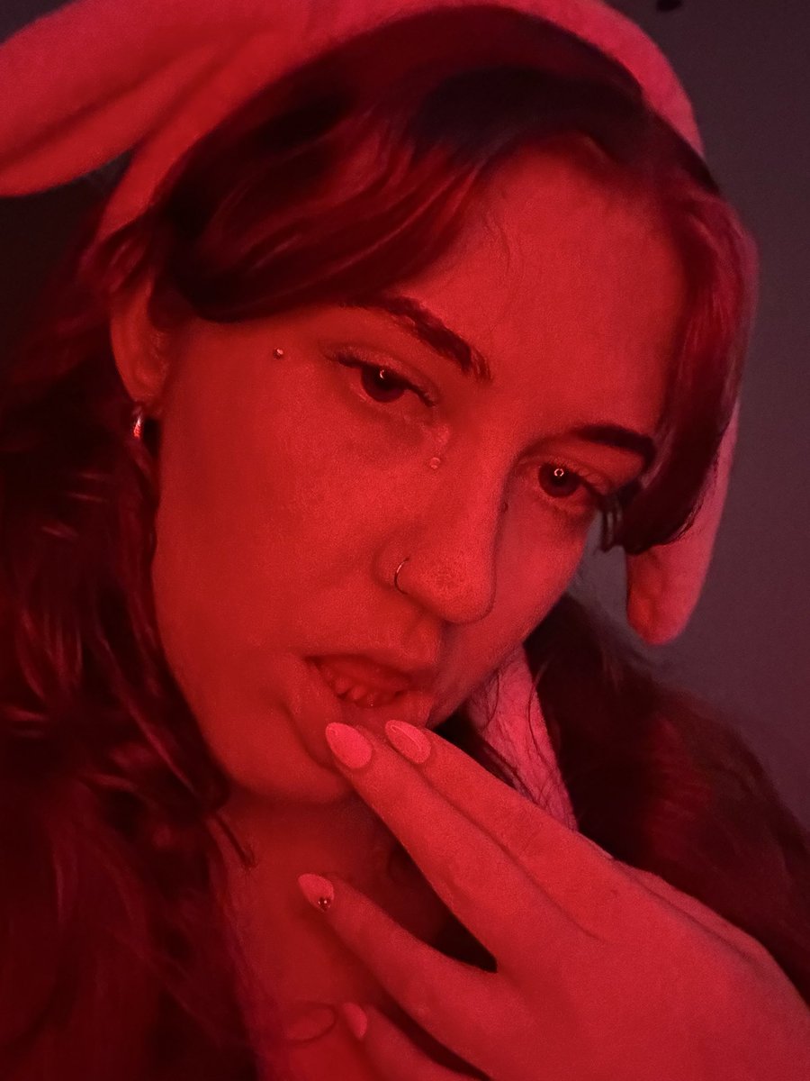 IceMonkey18's tweet photo. Red lights, bunny ears &amp; a little trouble 😇🐰❤️
Your favourite little distraction is back… 👀💋

#OnlyFans #OnlyFansCreator #OFModel #OFW #ContentCreator #BunnyGirl #RedLight #ThirstTrap https://t.co/9ma5OXYXH6