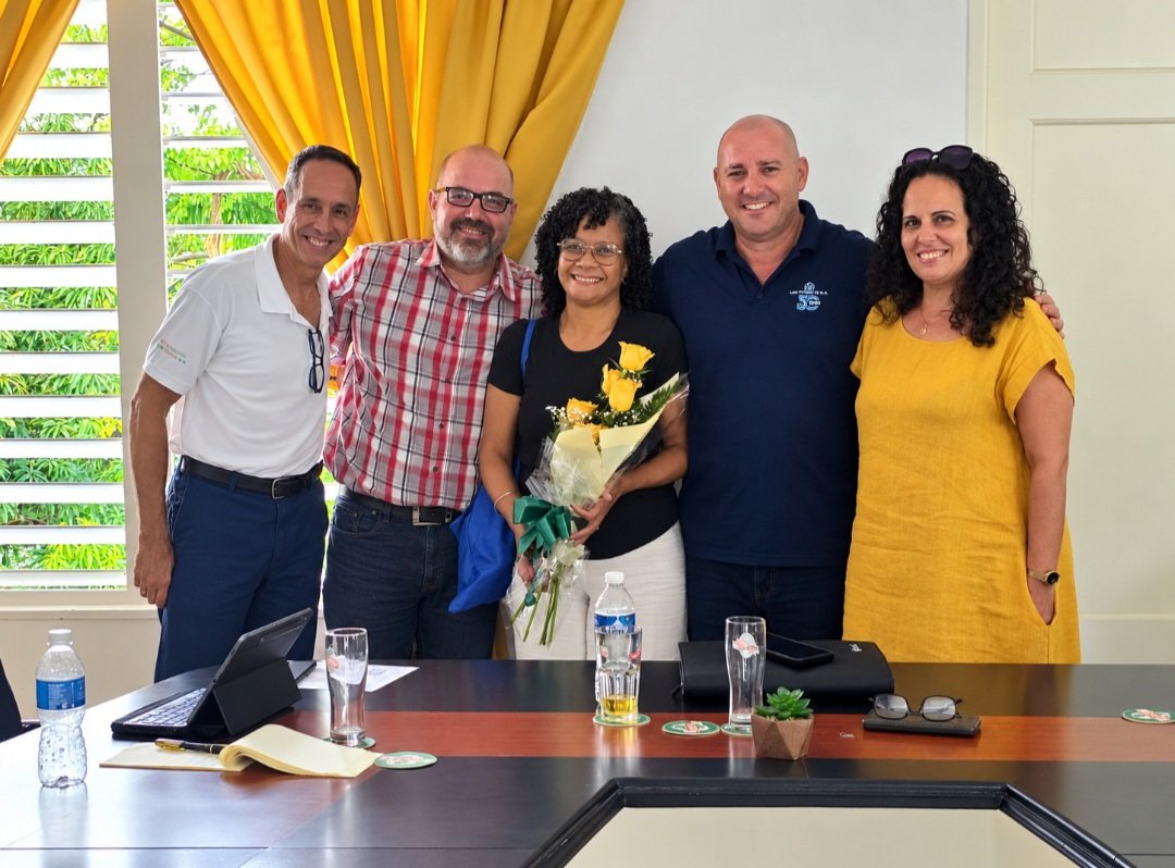 coralsacuba's tweet photo. ¡Feliz Cumpleaños Natacha Breto! Hay personas que no solo cumplen años, cumplen sueños y momentos que se quedan grabados en quienes tenemos la suerte de caminar a su lado. Que la vida te devuelva multiplicado todo el bien que regalas. 
Con cariño, tu familia coralseña💐 https://t.co/Bw78RnZUet