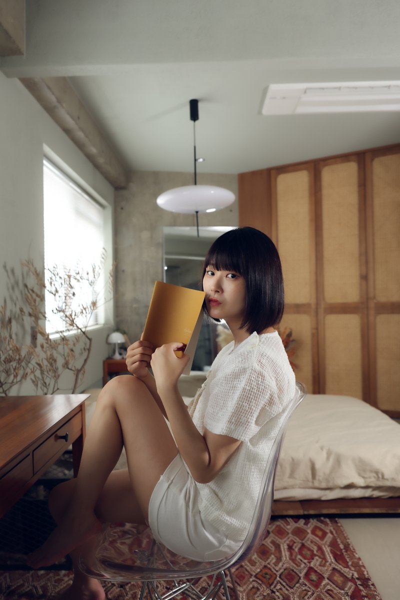 DeepMoon_0505's tweet photo. 雨の日は、部屋で読書
Model:憂希
いつもありがとうございます。
#ポートレート写真
#RooMs https://t.co/U2FC4bITY4