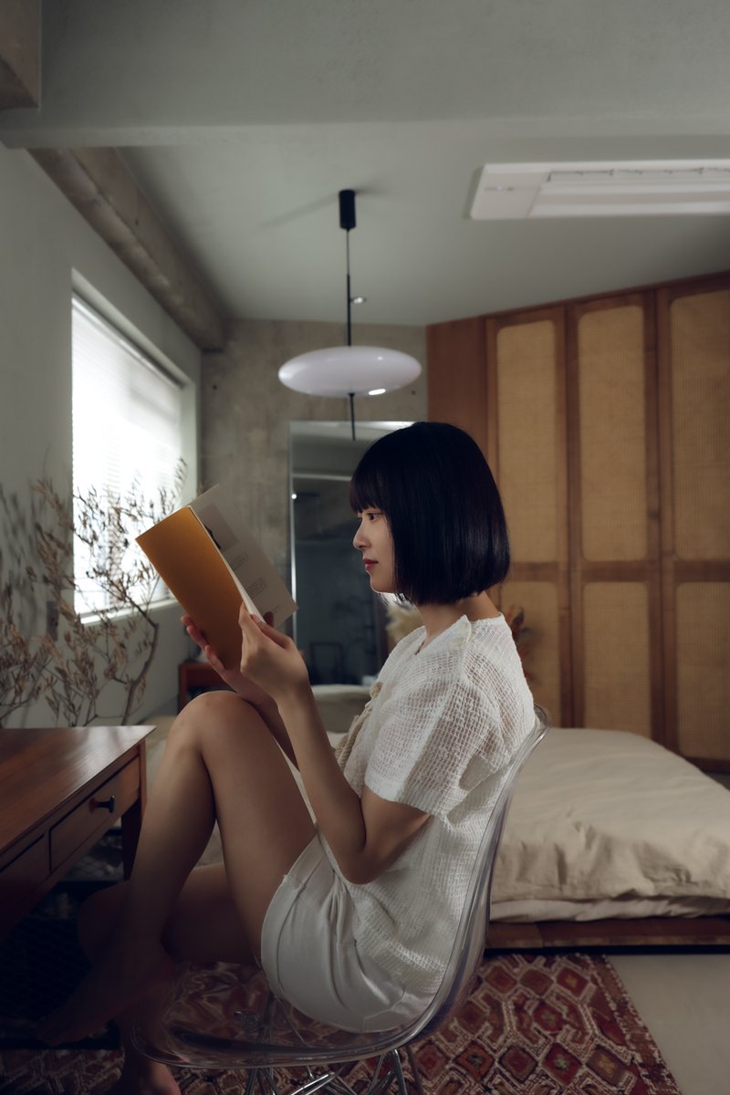 DeepMoon_0505's tweet photo. 雨の日は、部屋で読書
Model:憂希
いつもありがとうございます。
#ポートレート写真
#RooMs https://t.co/U2FC4bITY4