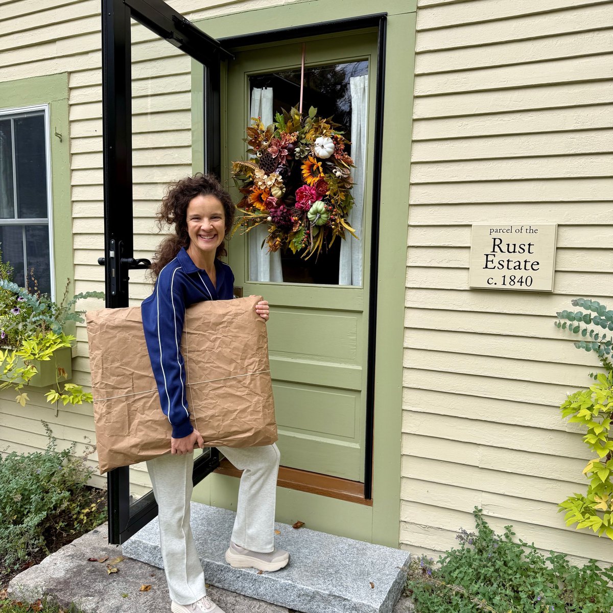 JonalynFincher's tweet photo. SOLD. "Hidden Gem" is all packaged up for delivery. I love home consultation and really enjoy personal delivery of my original paintings to new friends and collectors!

#wolfeboro #newhampshireartist #newenglandart https://t.co/V9Y6mpfVDP