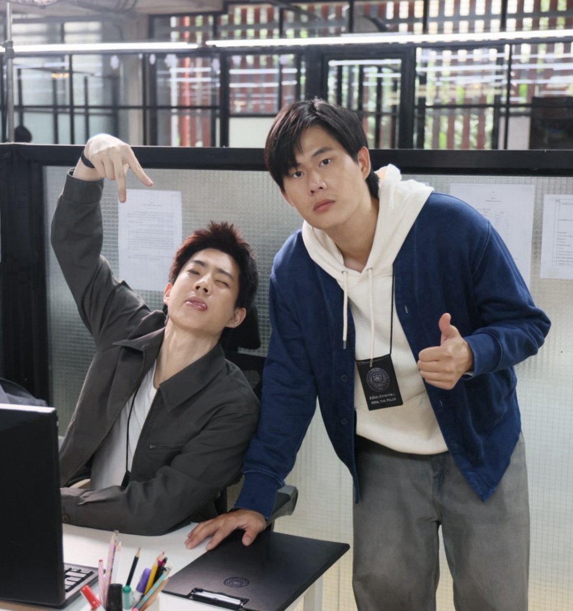 waa8473's tweet photo. คาแรคเตอร์ ชุด ตอนฟิตติ้งเป็นยังไง ตอนถ่ายจริงเป็นอย่างงั้นเลยอ่ะ แม้แต่ทรงผมวินนี่

#winynny
#GunshotSeries https://t.co/184oLj6dHz