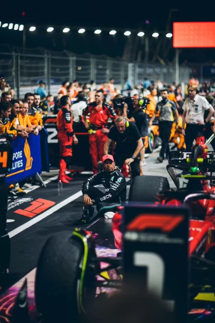 sinnlews's tweet photo. 🇸🇬 Singapur 2023

El dia que Lewis Hamilton decidio su futuro en este deporte https://t.co/QjqXoQk2m6