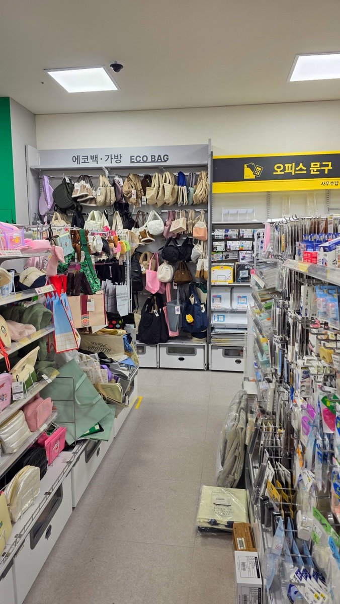 Peacism's tweet photo. 벌써 #춥다 #가을 :) 
#파이팅 ❤ #Korea #Seoul #Landscape #Sunset #Cold #Food #KoreanFood #다이소 #Daiso #Love #Always #Memory #Remember #Moment #Believe #함께 #고마워요 #기억 #순간 #생각 #다잘될거야 #GoodLuck #힘내자 #사랑 #열정 #도전 #사색 https://t.co/SdQ3soAl60