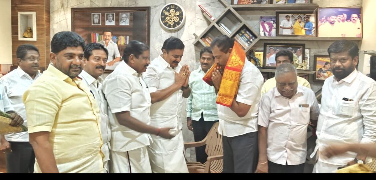 IPSenthil's tweet photo. கழக தலைவர் திராவிட மாடல் நாயகர் மாண்புமிகு அண்ணன் @mkstalin அவர்களின் ஆணைக்கிணங்க கழக இளைஞர் அணி செயலாளர் சட்டப்பேரவை எதிர் கட்சி தலைவர் மாண்புமிகு அண்ணன் @Udhaystalin அவர்களின் ஆலோசனைப்படி எங்கள் அரசியல் வழிகாட்டி தென்பாண்டி சிங்கம் கழக துணை பொதுச் செயலாளர் ஆத்தூர் சட்டமன்ற உறுப்பினர் ஐயா @IPeriyasamy_ திண்டுக்கல் மேற்கு மாவட்ட கழக செயலாளர் ஒட்டன்சத்திரம் சட்டமன்ற உறுப்பினர் அண்ணன் @r_sakkarapani ஆகியோர் வழிகாட்டுதலின்படி தாராபுரம் இடைத்தேர்தலில் திண்டுக்கல் கிழக்கு மாவட்டத்திற்கு ஒதுக்கப்பட்ட  மணக்கடவு, கொங்கூர், பொம்மநல்லூர் ஆகிய ஊராட்சிக்குட்பட்ட 11 வாக்குச்சாவடிகளில் பணியாற்றிய நிலையில் 06/10/2026 இன்று தாராபுரம் சட்டமன்றத் தொகுதி இடைத்தேர்தல் வாக்குப்பதிவு  நிறைவடைந்ததை தொடந்து கழக துணை பொதுச் செயலாளர் அண்ணன் வெள்ளக்கோவில் @mp_saminathan அவர்களையும் திருப்பூர் கிழக்கு மாவட்ட கழக செயலாளர் அண்ணன் திரு.இல.பத்மநாபன் ஆகியோரை மரியாதை நிமித்தமாக சந்தித்தபோது.