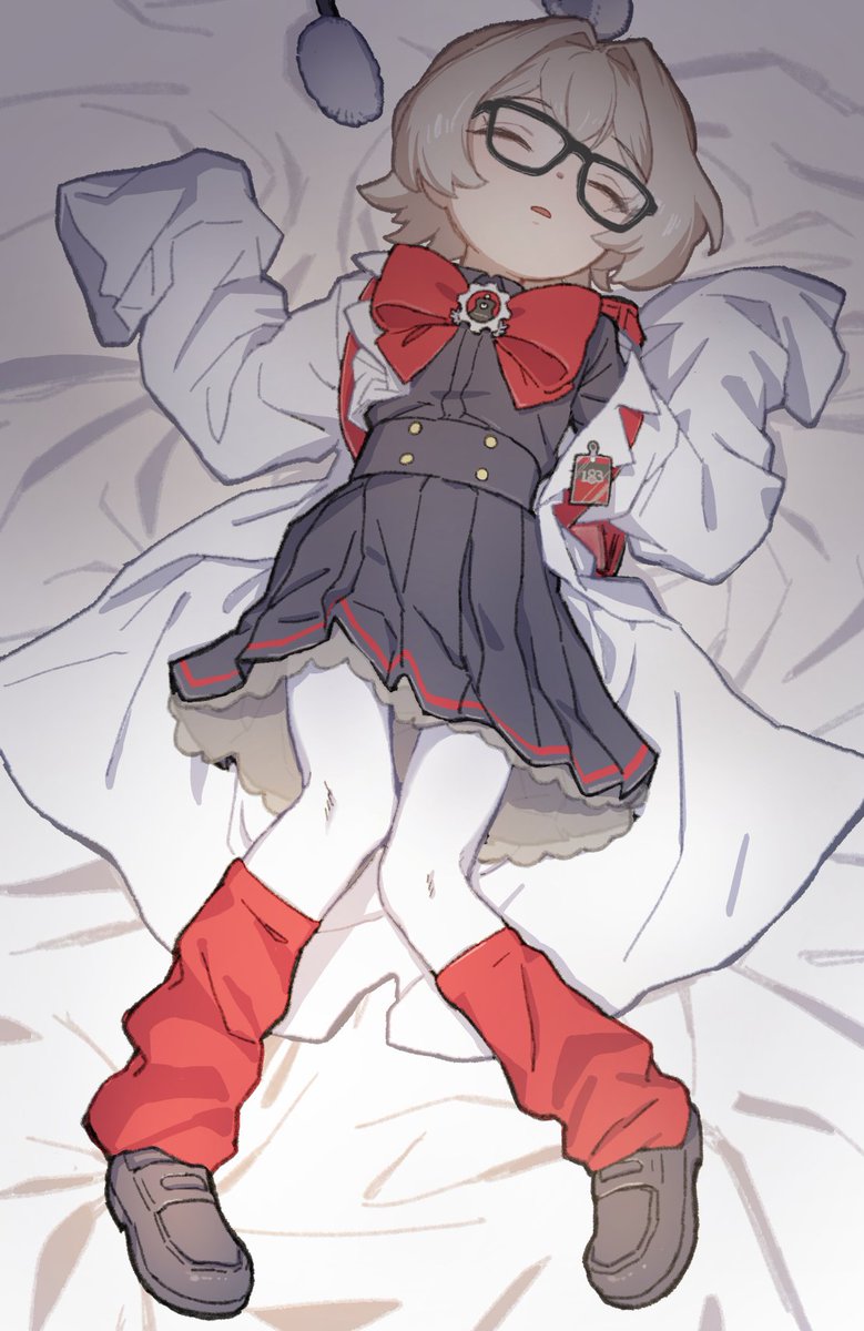 nmtk_fb's tweet photo. 183号特別クラスの古畑ラナちゃん。寝てたり寝てなかったり眼鏡かけてたりかけてなかったりな差分も作ってしまった…。
いいよね…眼鏡がね…童顔がね…ランドセルがね…白タイツがね…ルーズソックスがね… https://t.co/sCu9xBILaH