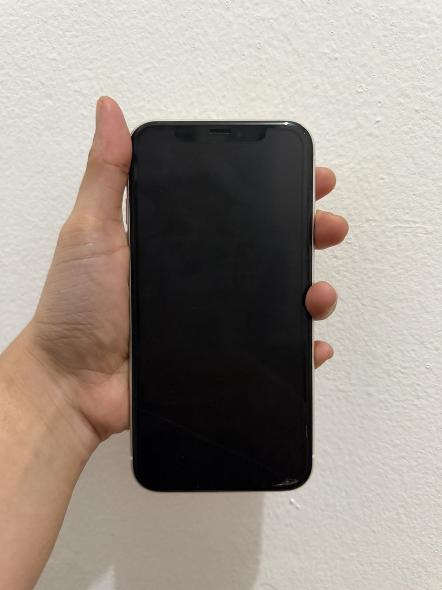 espuuter's tweet photo. WTS iphone 11 64gb 
inter all operator 
dom jkt jakarta bisa cod jabodetabek

Rp3.000.000 nego https://t.co/AEkOJiglRt