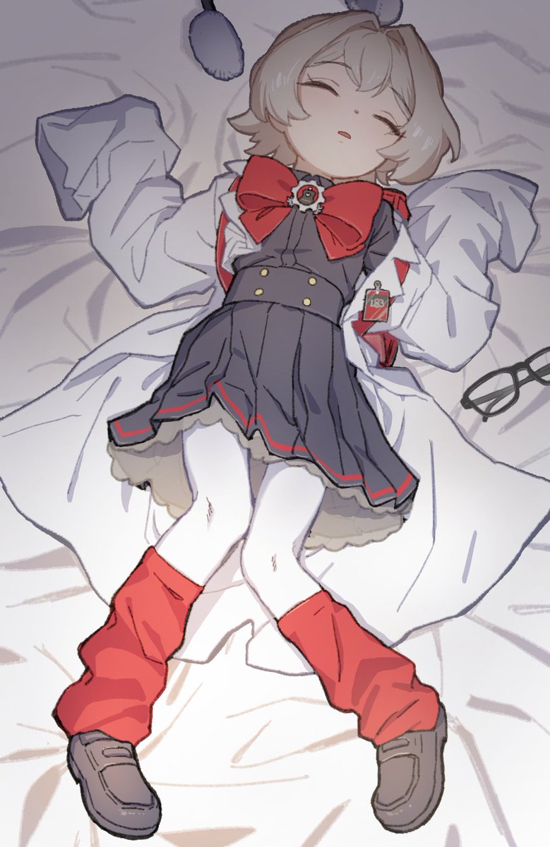 nmtk_fb's tweet photo. 183号特別クラスの古畑ラナちゃん。寝てたり寝てなかったり眼鏡かけてたりかけてなかったりな差分も作ってしまった…。
いいよね…眼鏡がね…童顔がね…ランドセルがね…白タイツがね…ルーズソックスがね… https://t.co/sCu9xBILaH