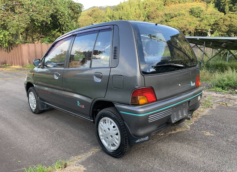 IXbE1IzHH3myazI's tweet photo. 気になる三菱車！
「三菱 ミニカ 5ドア ピアチェ 4WD」
DOHC5バルブエンジンの5速MTですぅ🤪
3G83なのでガンガン回しても壊れませんよね😅 https://t.co/5VwxVGEIzy
