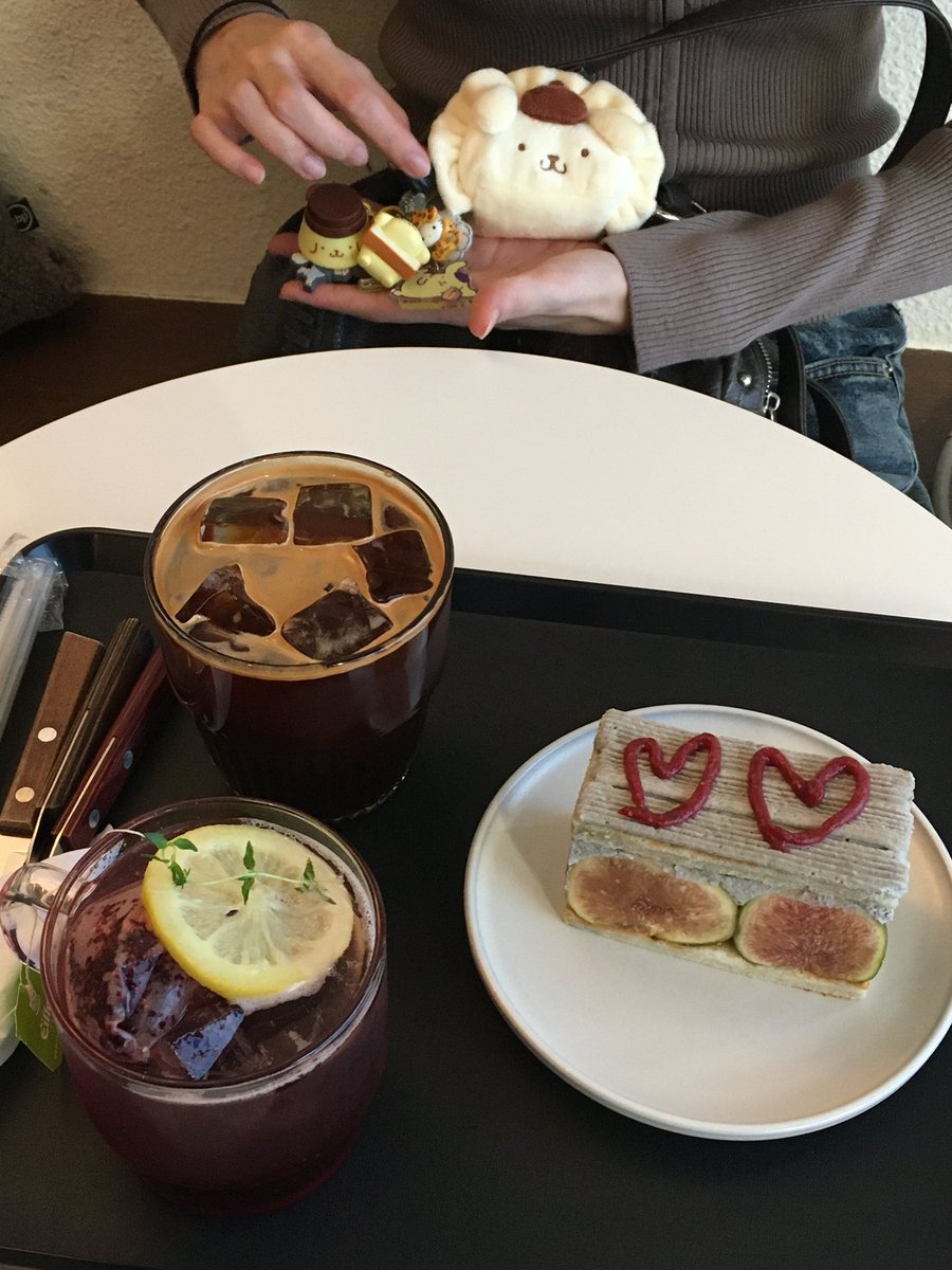 hanbi_bbi's tweet photo. 올디스타코 먹고 무화과흑임자 먹고 이가네양꼬치 먹고 광장시장까쥐 .. 🪽
청계천 무한 걷기 가야되는 날씨 https://t.co/xLDEHdQL6R