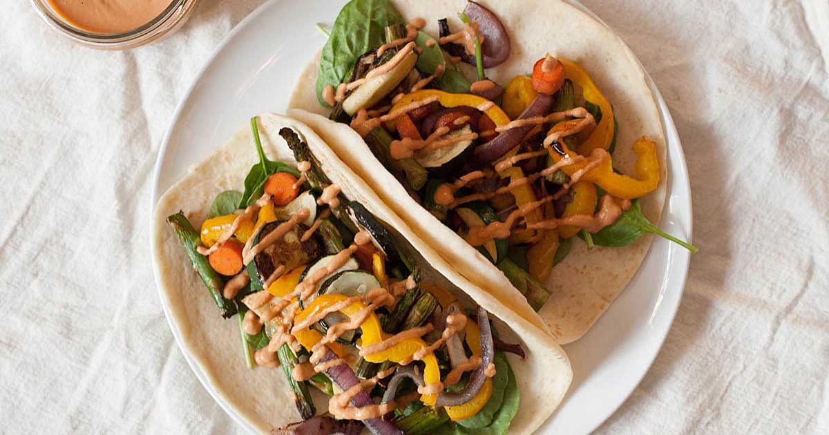 FoodalBlog's tweet photo. Veggie Tacos with Vegan Cashew Chipotle Sauce 🌮 https://t.co/i146q49ZPn #TacoTuesday #veggietacos #veganrecipes https://t.co/L3w70WW4eo