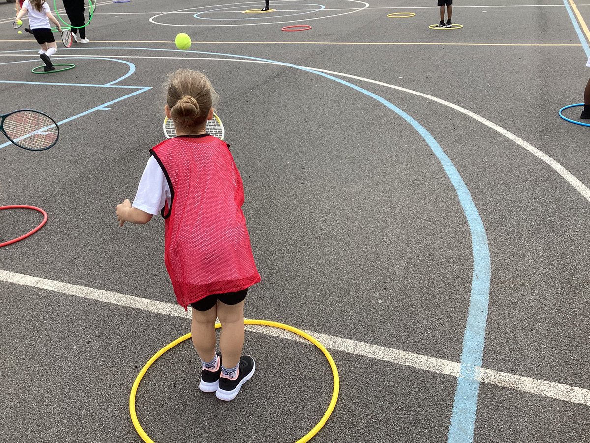 YewTreeSandwell's tweet photo. Y3 have worked very hard to control a tennis ball and remain on the spot. They have now begun to serve a ball to a partner by aiming for a hoop. https://t.co/RY5HVXYDFR