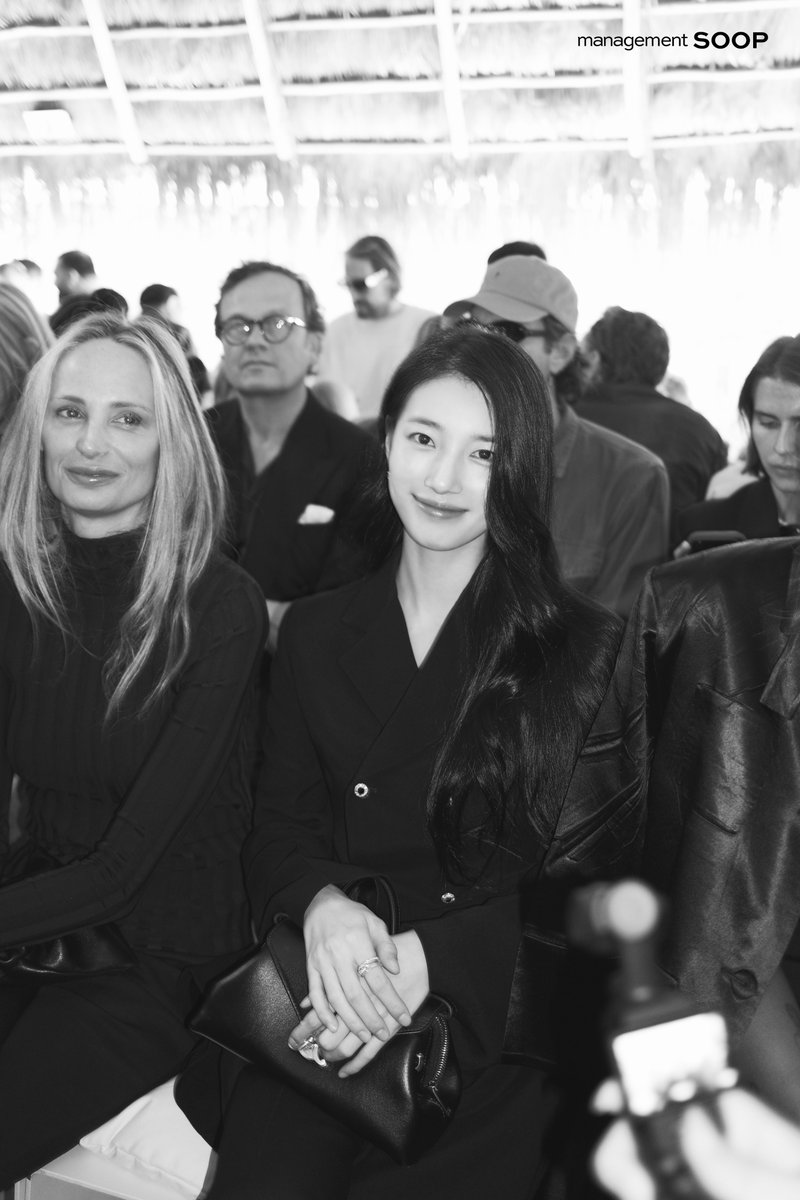 soop_ent's tweet photo. 𝐒𝐮𝐳𝐲 𝐗 𝐂𝐞𝐥𝐢𝐧𝐞𝐄𝐭𝐞𝟐𝟎𝟐𝟕
A moment in Paris.

https://t.co/yKPpWbkESy

* 고화질 이미지는 블로그 내 사진을 클릭해 원본으로 저장하실 수 있습니다.

#수지 #Suzy #Celine #CelineEte2027 #SOOPArchive https://t.co/R4UOBrR2QB