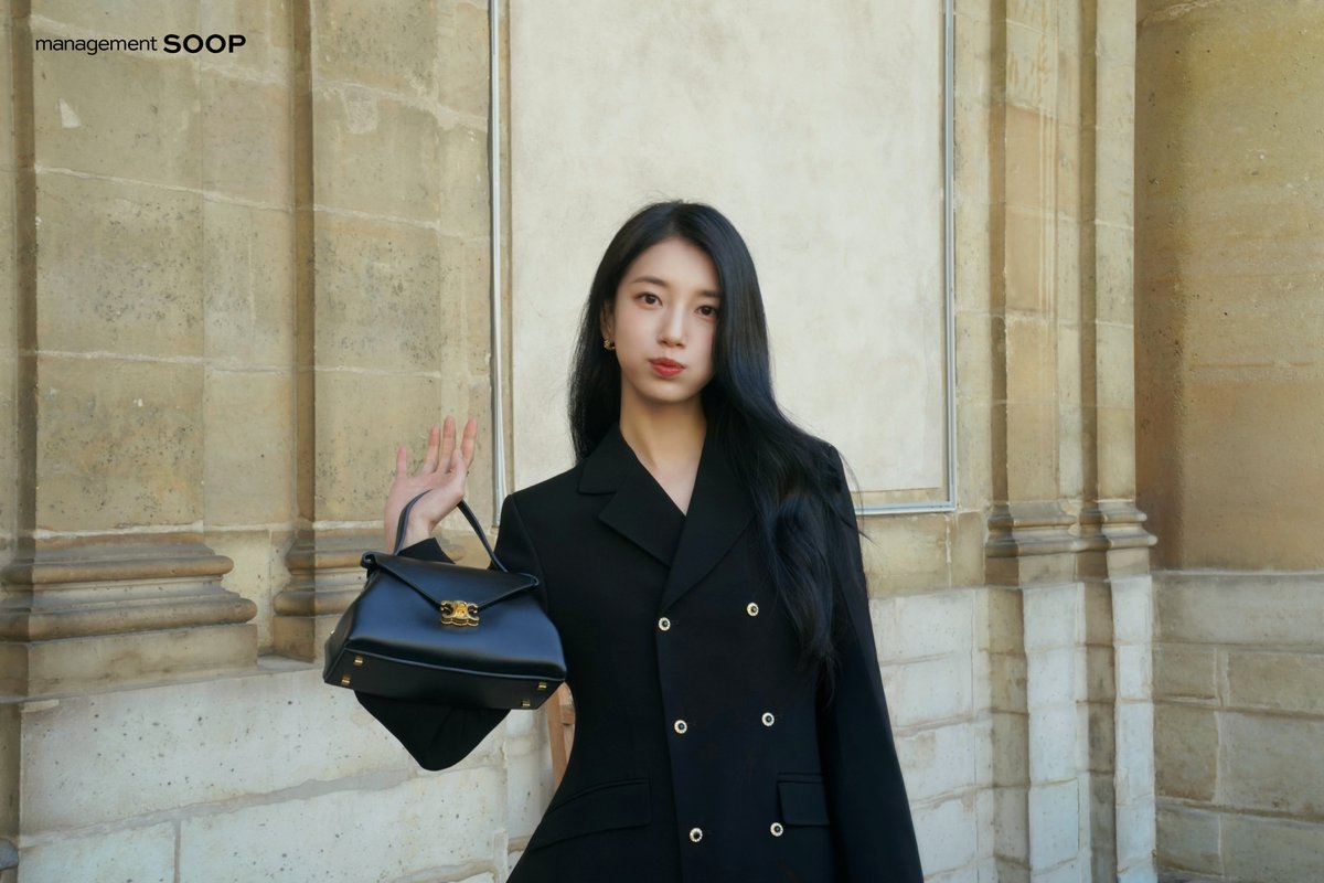 soop_ent's tweet photo. 𝐒𝐮𝐳𝐲 𝐗 𝐂𝐞𝐥𝐢𝐧𝐞𝐄𝐭𝐞𝟐𝟎𝟐𝟕
A moment in Paris.

https://t.co/yKPpWbkESy

* 고화질 이미지는 블로그 내 사진을 클릭해 원본으로 저장하실 수 있습니다.

#수지 #Suzy #Celine #CelineEte2027 #SOOPArchive https://t.co/R4UOBrR2QB