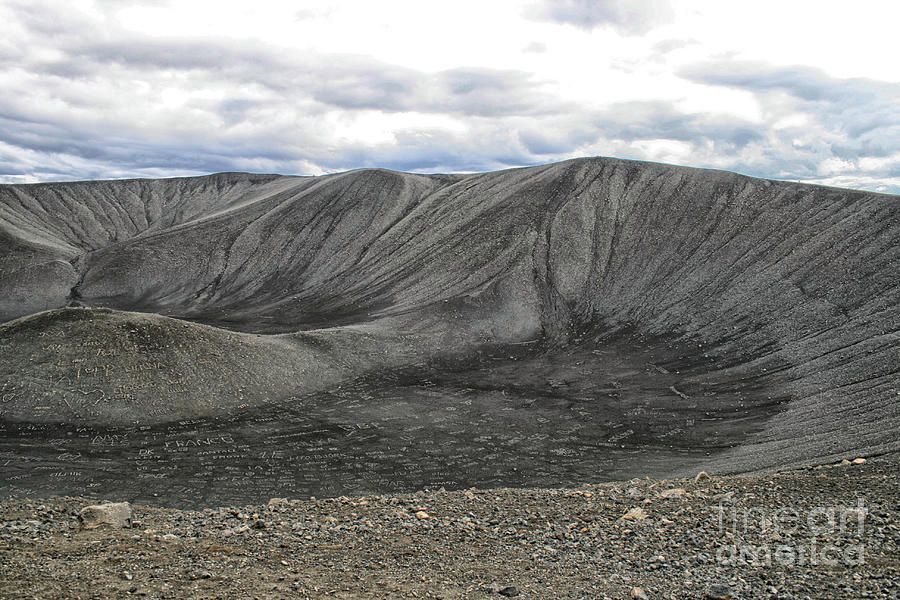 PatriciaPhotos's tweet photo. Crater in Iceland https://t.co/6uSUrVbcAT #finearts #WallArt #homedecor #art #artgallery #artprints #giftideas #AYearForArt #LoveArt #Buyintoart #WALLARTFORSALE #photography #crater #iceland #grey #volcanic #earth https://t.co/UGgcdIFv4J