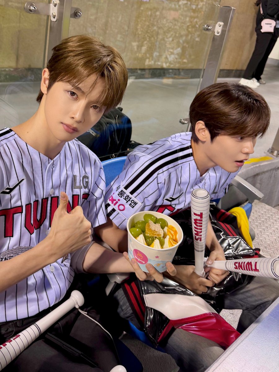 riize_archives's tweet photo. 261006 riize_official instagram update with #EUNSEOK #SUNGCHAN https://t.co/xPLmo3XBQI