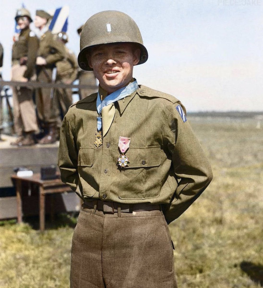 feelgoodtale's tweet photo. Standing just 5'5" tall and weighing only 112 pounds, Audie Murphy was often told he was too small to join the U.S. Army. But he decided to enlist anyway — and became one of the most heroic American soldiers of World War II

When confronted by over 200 Nazi soldiers in France, Murphy protected his much smaller group of 40 men by ordering them to run for cover. Then, he fearlessly climbed atop a burning tank destroyer and used its machine gun to face down the advancing Germans. Murphy's fellow soldiers watched in awe, and one private later wrote, "I expected to see the whole damn tank destroyer blow up under him any minute." But by the time the smoke had cleared, Murphy had singlehandedly killed or wounded 50 enemy troops. And that was just one act of bravery from Murphy — who would later receive 33 medals and awards for his valor during the war