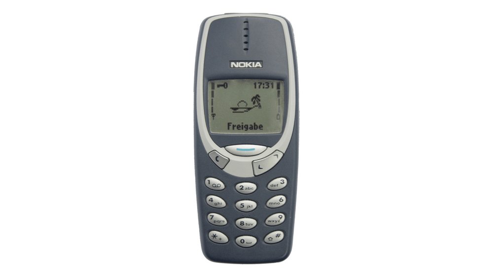 mericancircular's tweet photo. Tech history: @Nokia announced the 3310 on September 1, 2000. It weighed 133 grams, took swappable Xpress-on covers, and added a chat mode for back-and-forth text conversations over SMS. Space Impact was one of its new games. https://t.co/ABoj3K88us