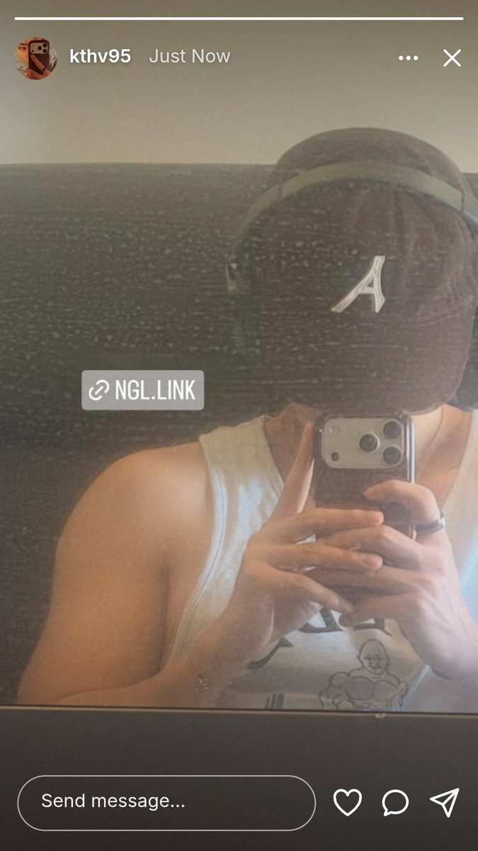 tannielocket's tweet photo. a #taekook one tweet au https://t.co/MxLdufjees