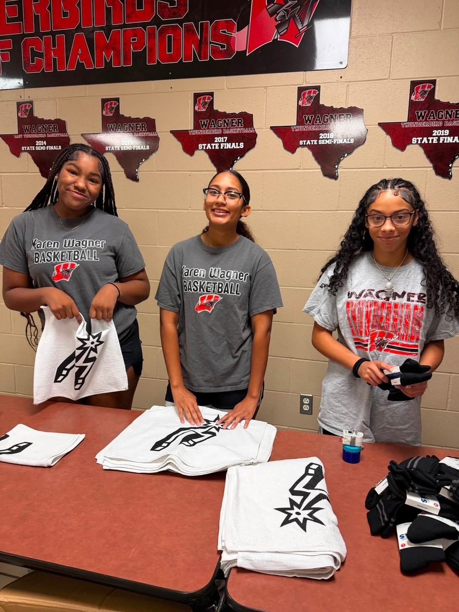 SA_Sports's tweet photo. JUST ANNOUNCED!! 🏆 
Beyond The Game Team Grant applications are open. Show us how your team demonstrates Integrity, Respect, Teamwork, Excellence &amp; Community Service.
🏈 2 grants awarded Jan. 9
🏀 2 more awarded Apr. 10

Apply now on our website!
@ValeroEnergy @WeAreSinclair https://t.co/8OcL9aOJEb